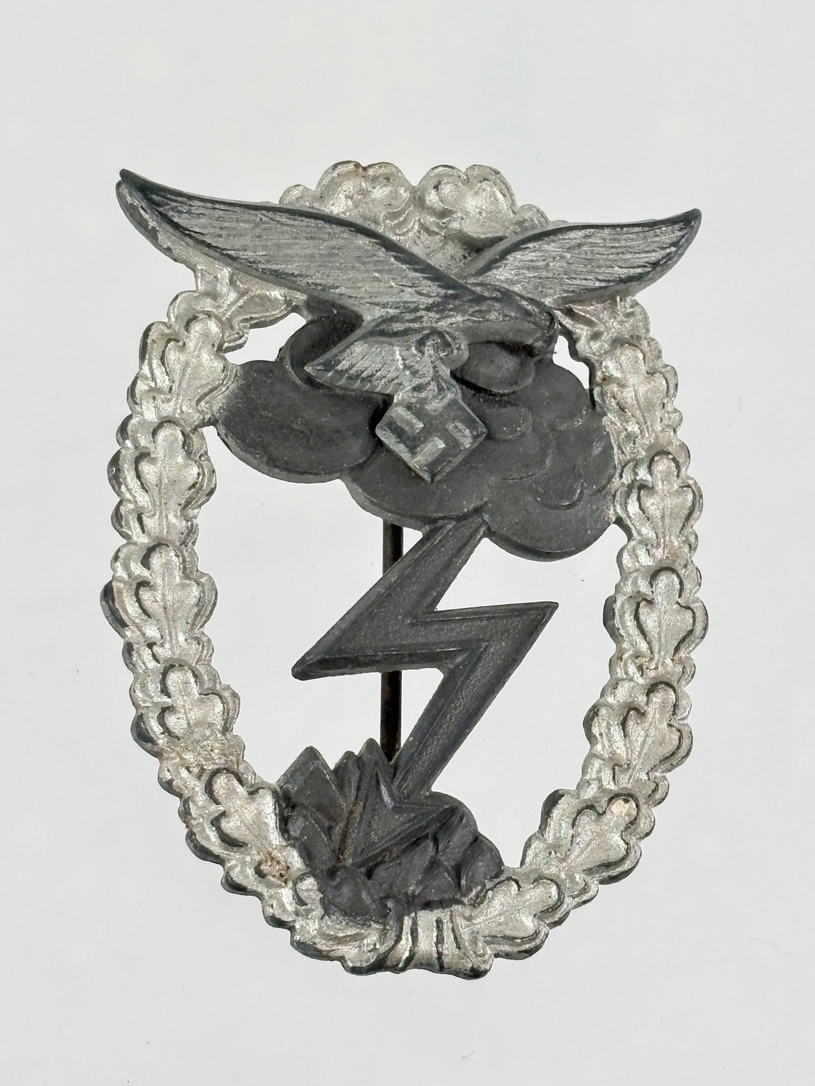 WWII GERMAN LUFTWAFFE GROUND ASSAULT BADGE PIN: REMAINS IN GOOD CONDITION