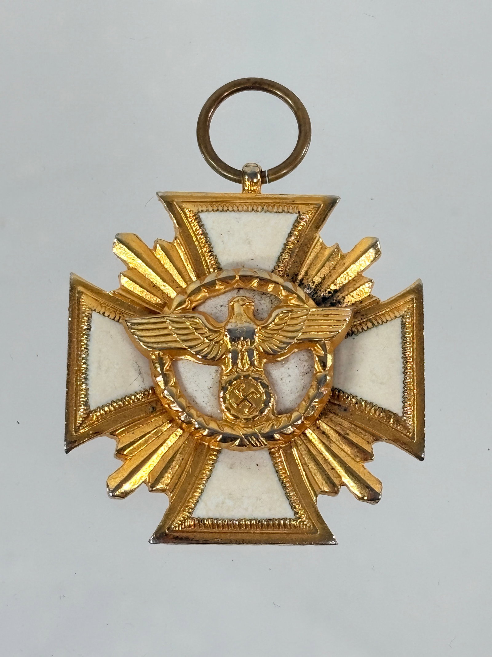 GERMAN WWII 25-YEAR LONG SERVICE AWARD: REMAINS IN GOOD CONDITION, SHOWING PAINT RUB.