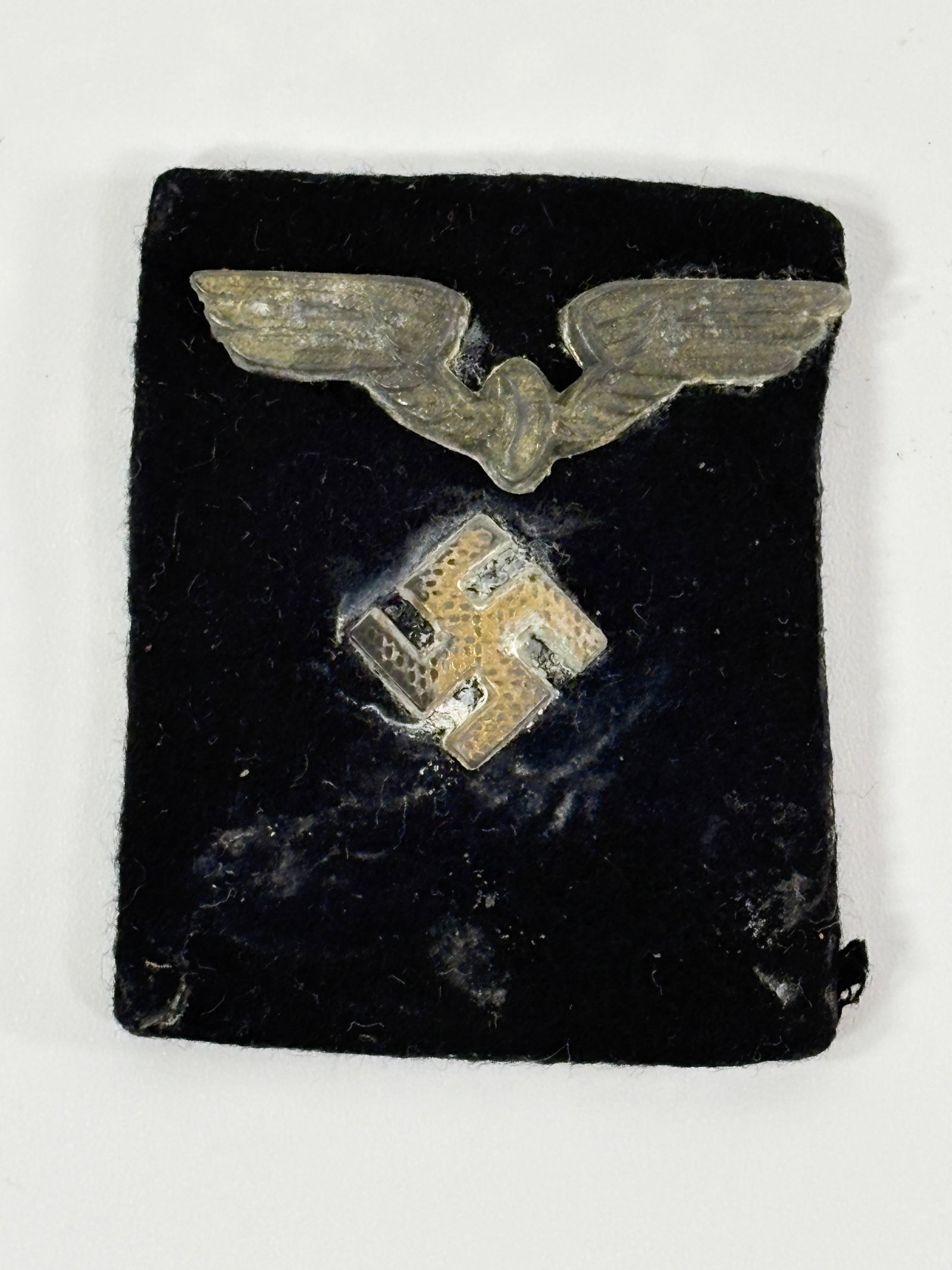 GERMAN WWII REICHSBAHN COLLAR TAB: REMAINS IN FAIR CONDITION, SHOWING WEAR WITH STAINING.