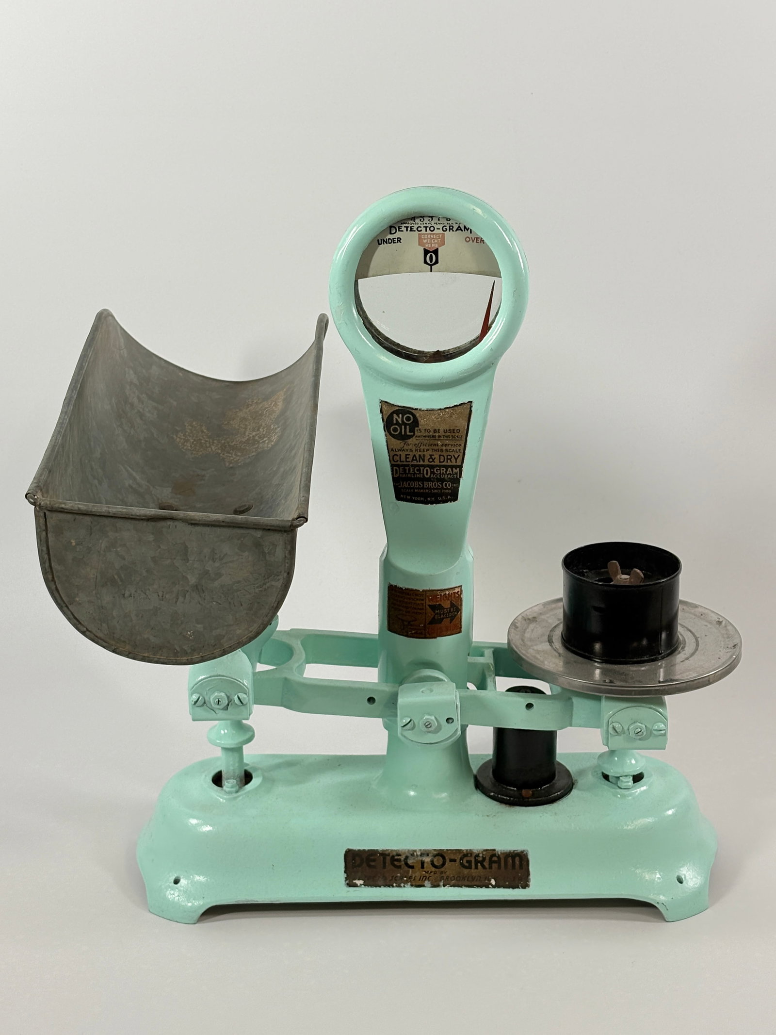 ANTIQUE DETECTO-GRAM PORCELAIN SCALE: REMAINS IN GOOD PAINTED CONDITION, SHOWING SOME TYPICAL WEAR.