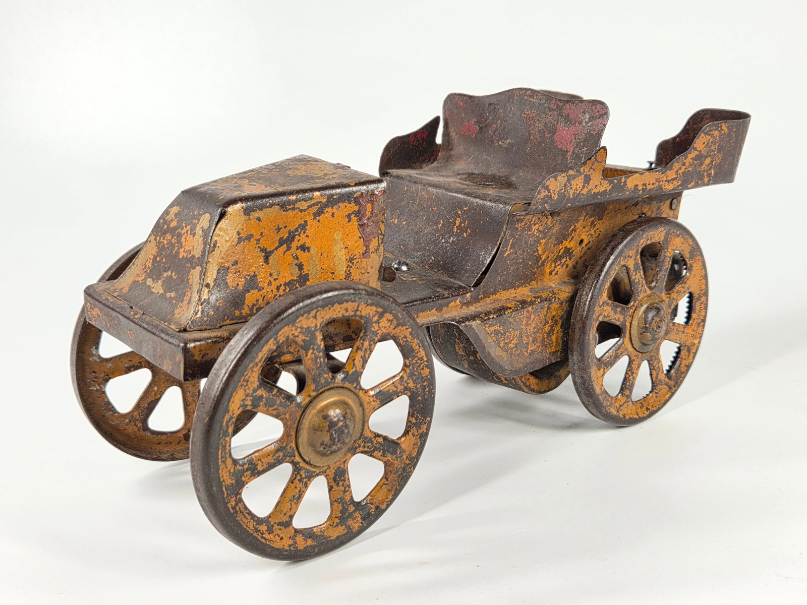 ANTIQUE DAYTON SCHIEBLE HILL CLIMBER OPEN TOURING CAR: REMAINS IN FAIR CONDITION, SHOWING USAGE WEAR THROUGHOUT. OLD REPAINT.