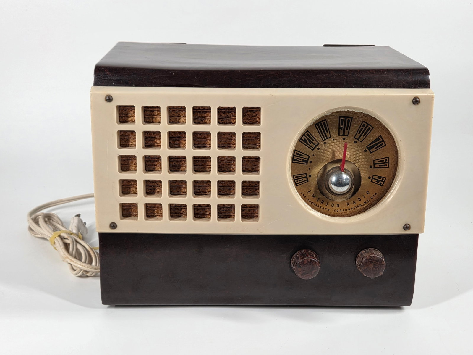EMERSON MODEL 520 CATALIN TUBE TABLETOP AM RADIO (1 of 5)