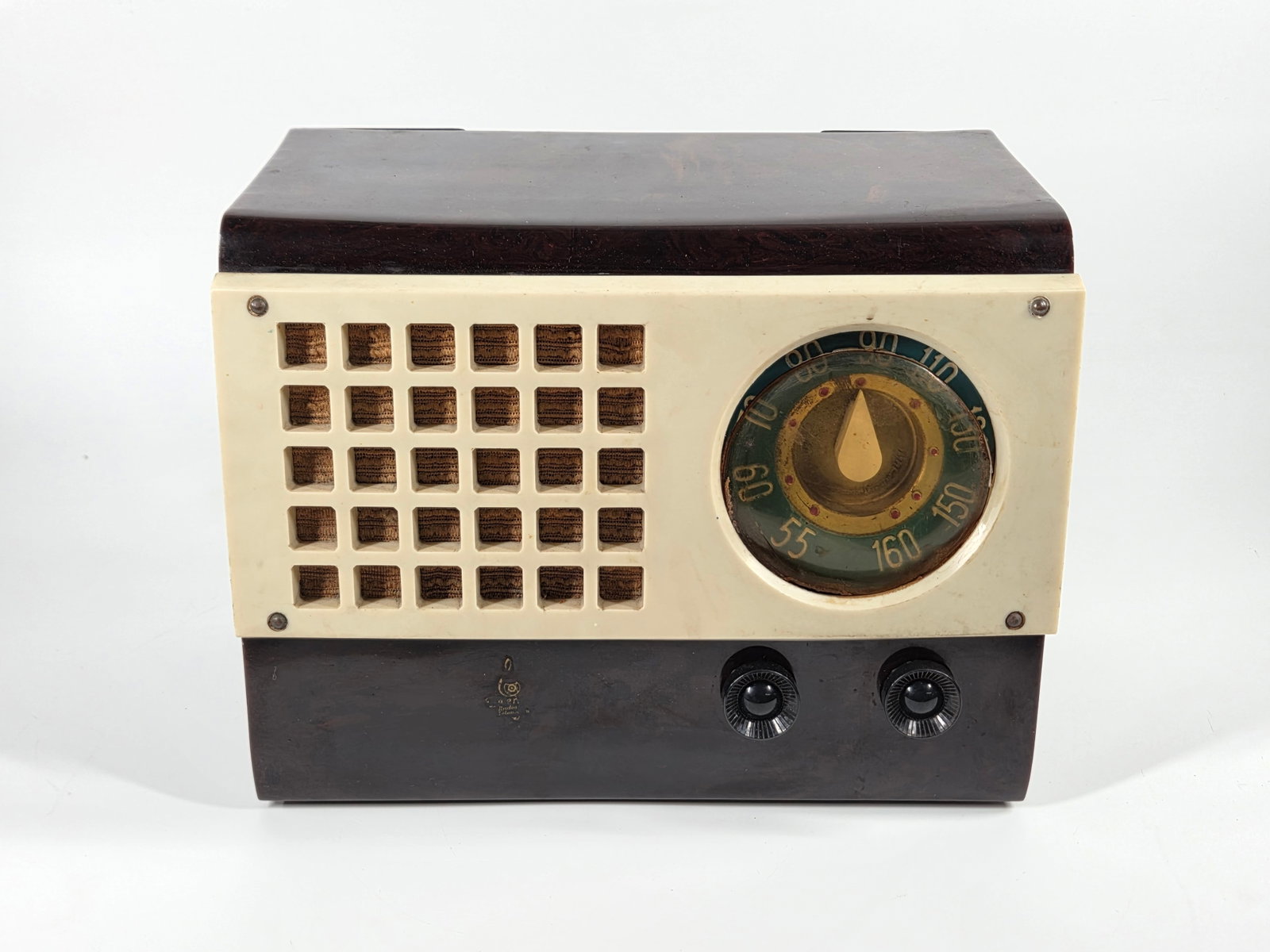 EMERSON MODEL 520 CATALIN TUBE TABLETOP AM RADIO (1 of 5)