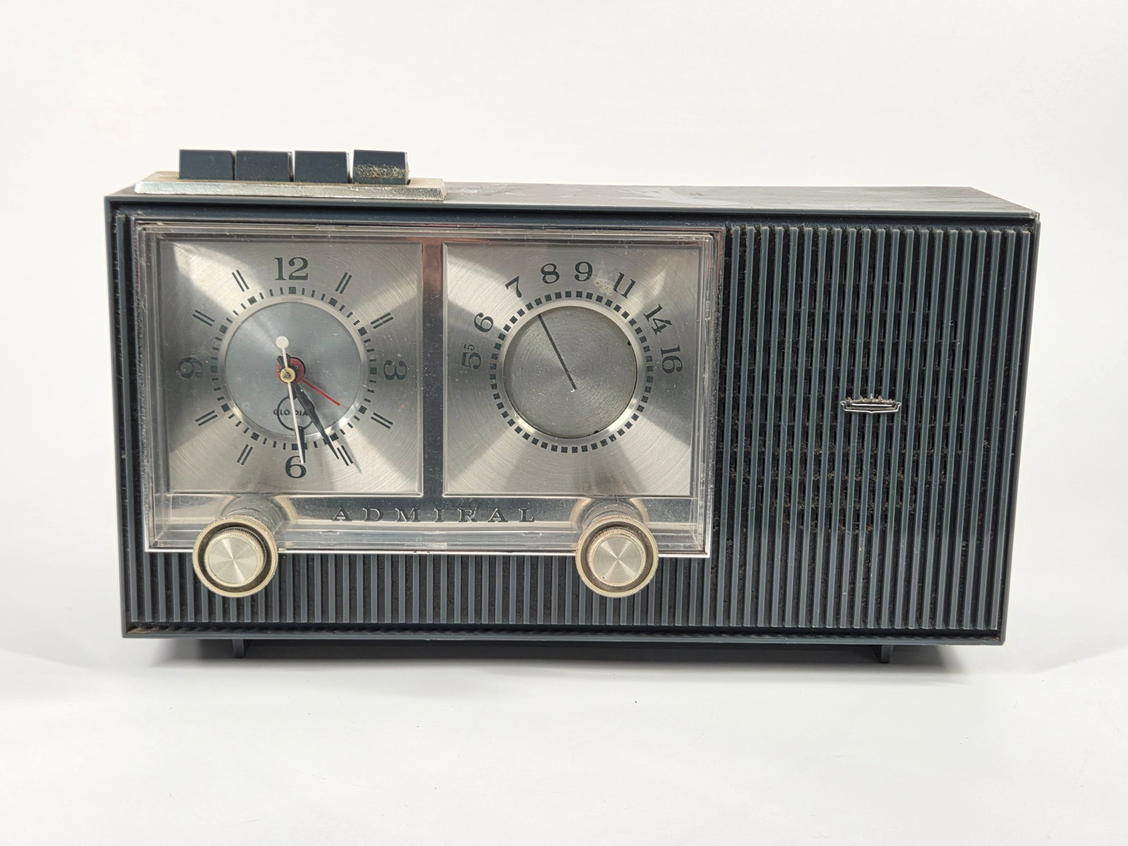 VINTAGE ADMIRAL GLO DIAL ALARM CLOCK TUBE RADIO YG790: REMAINS IN GOOD CONDITION WITH LIGHT GENERAL WEAR/SOIL
