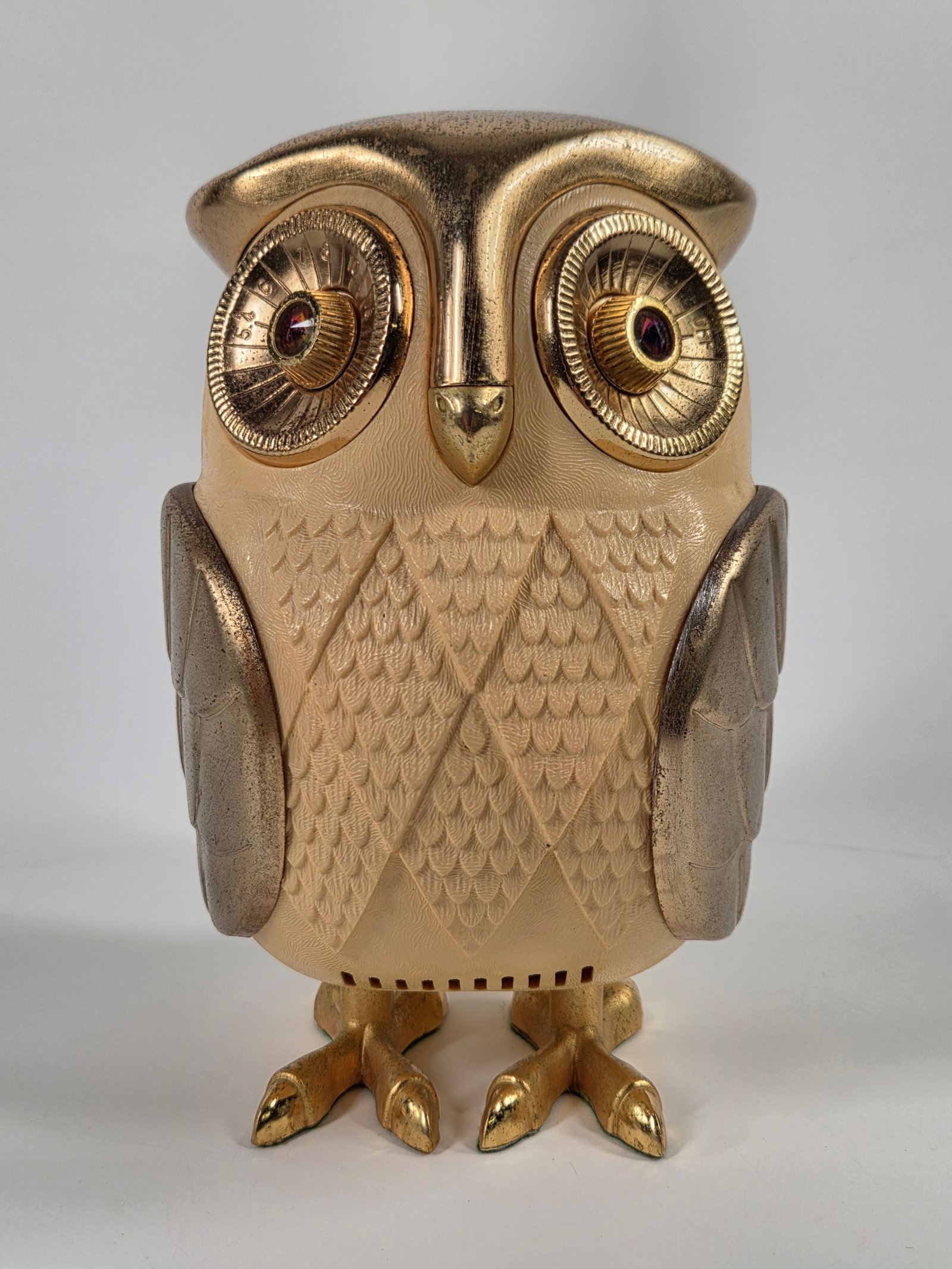 GOLD MIDNIGHT OWL BUBO NOVELTY AM TRANSISTOR RADIO JAPAN: REMAINS IN VERY GOOD CONDITION WITH SOME MARKS/PITTING ON THE METAL