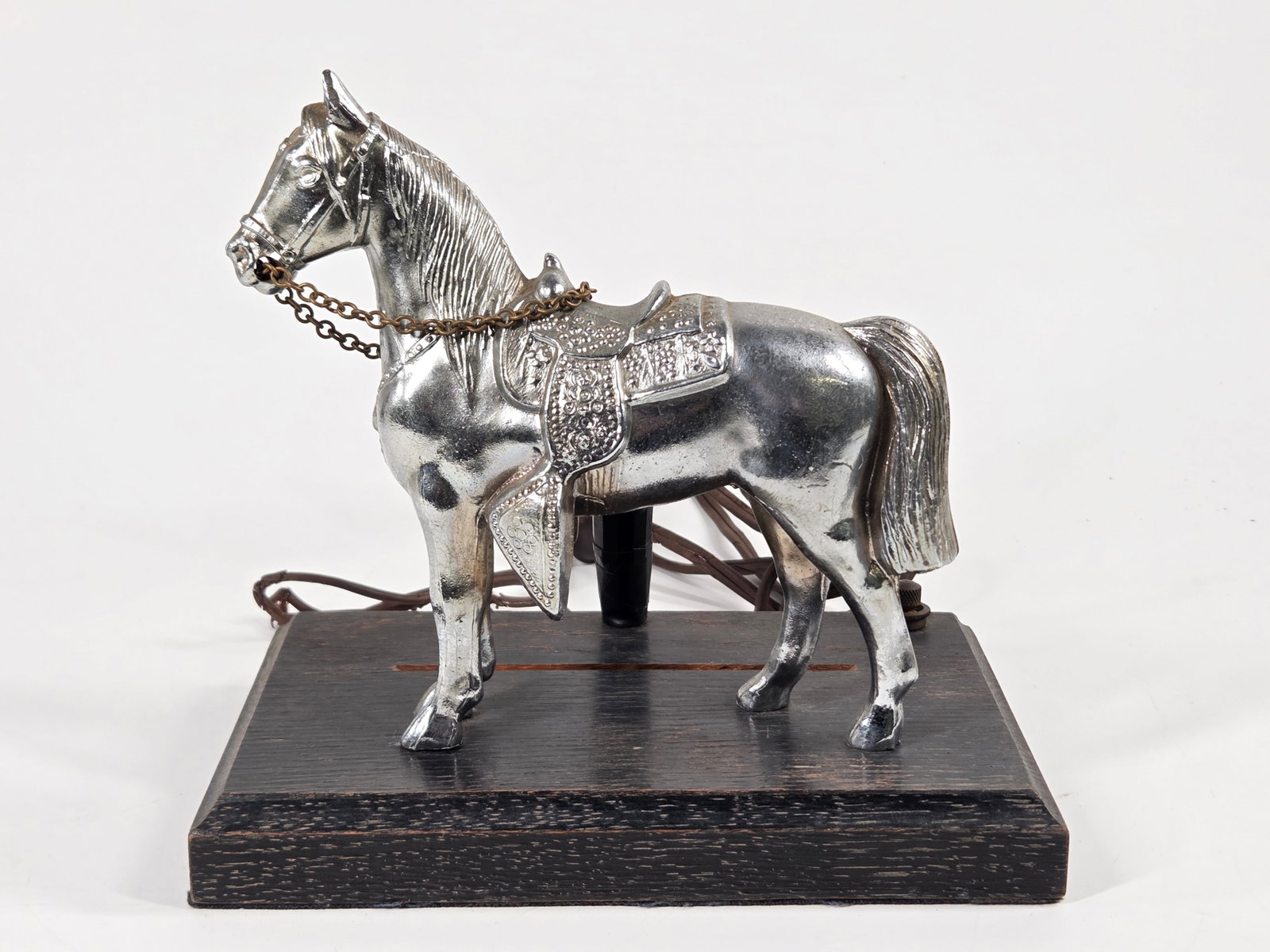 SILVER TONE METAL SADDLED HORSE LAMP ON WOOD BASE (1 of 4)