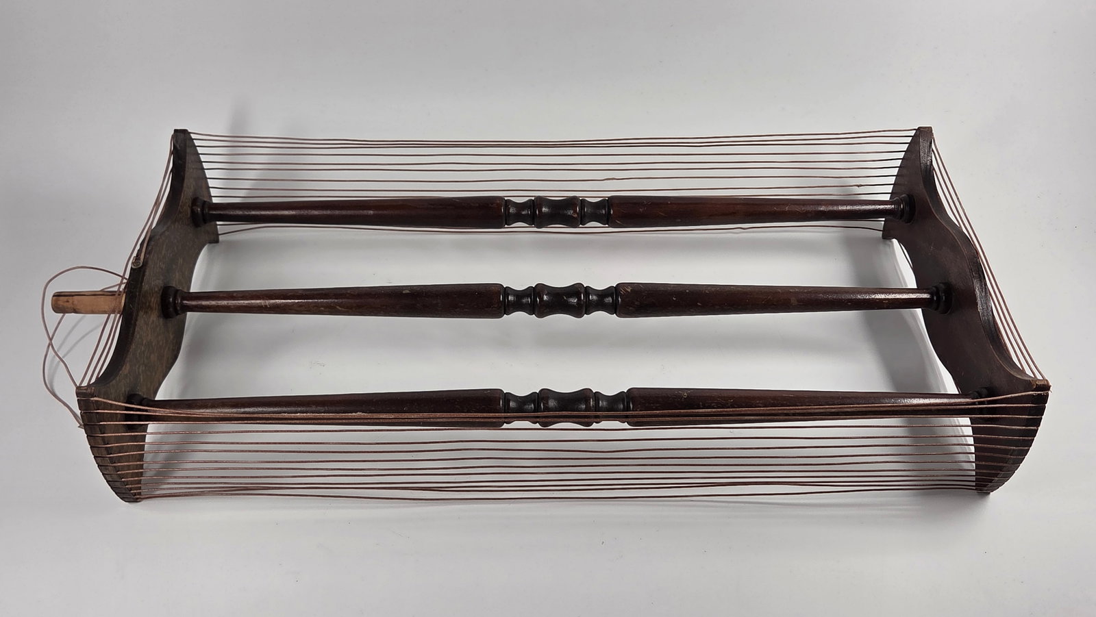 EARLY WOOD FRAME RADIO LOOP AERIAL ANTENNA RADIOLA: REMAINS IN VERY GOOD CONDITION WITH FEW MARKS FROM USE - MISSING BASE
