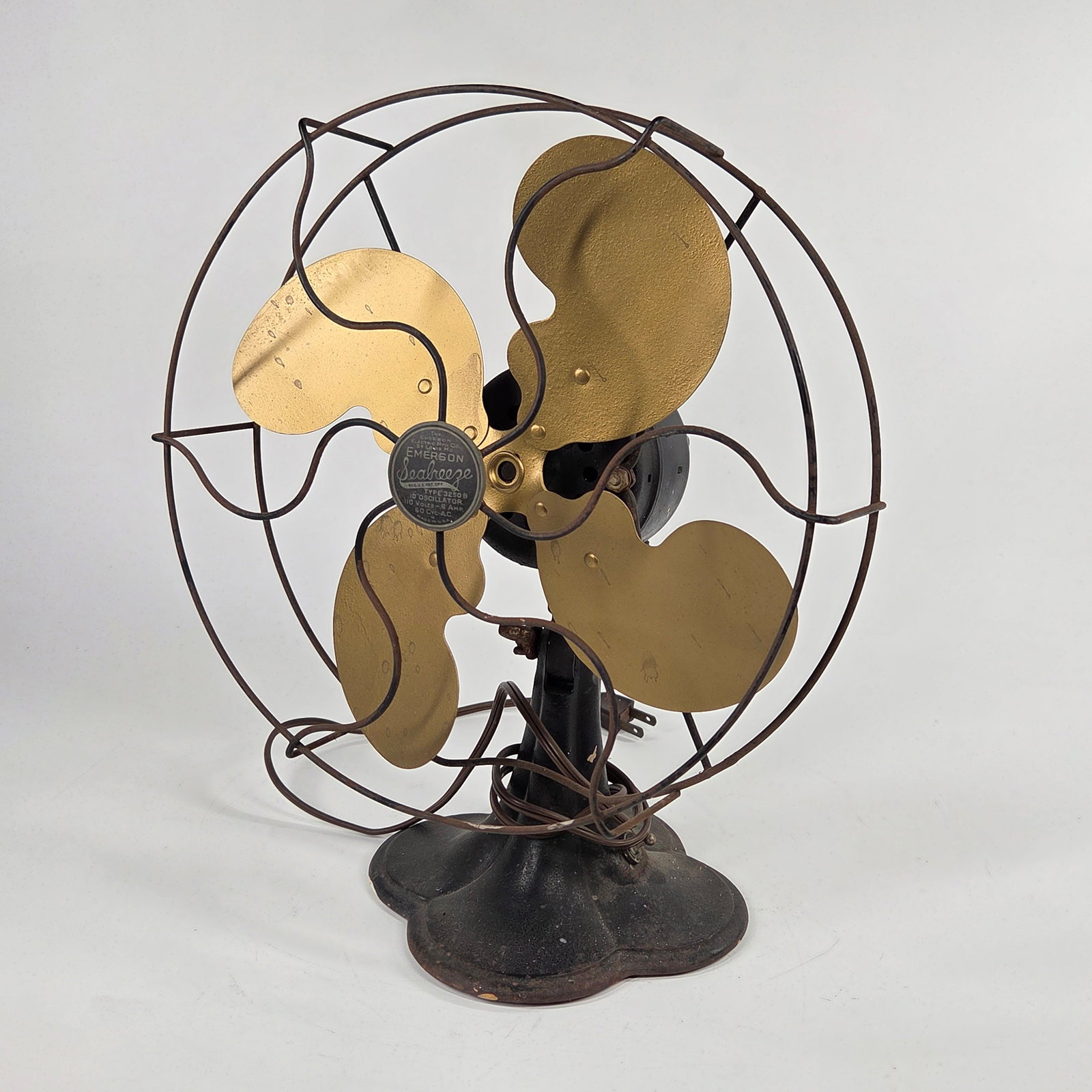 ANTIQUE EMERSON SEABREEZE OSCILLATING BRASS BLADE FAN (1 of 5)