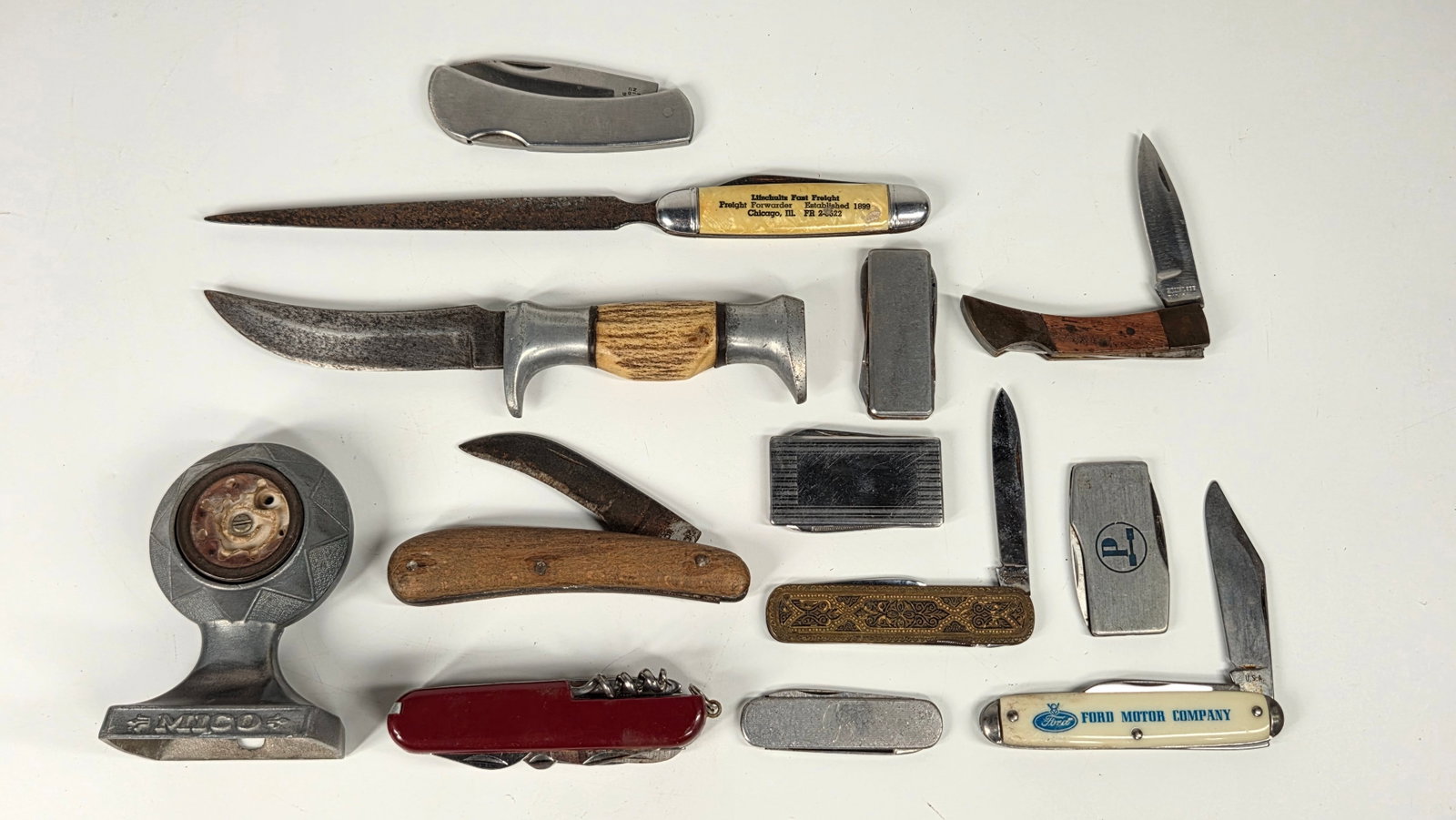 COLLECTION OF ASSORTED FOLDING POCKET KNIVES: VARYING GOOD - VERY GOOD CONDITION