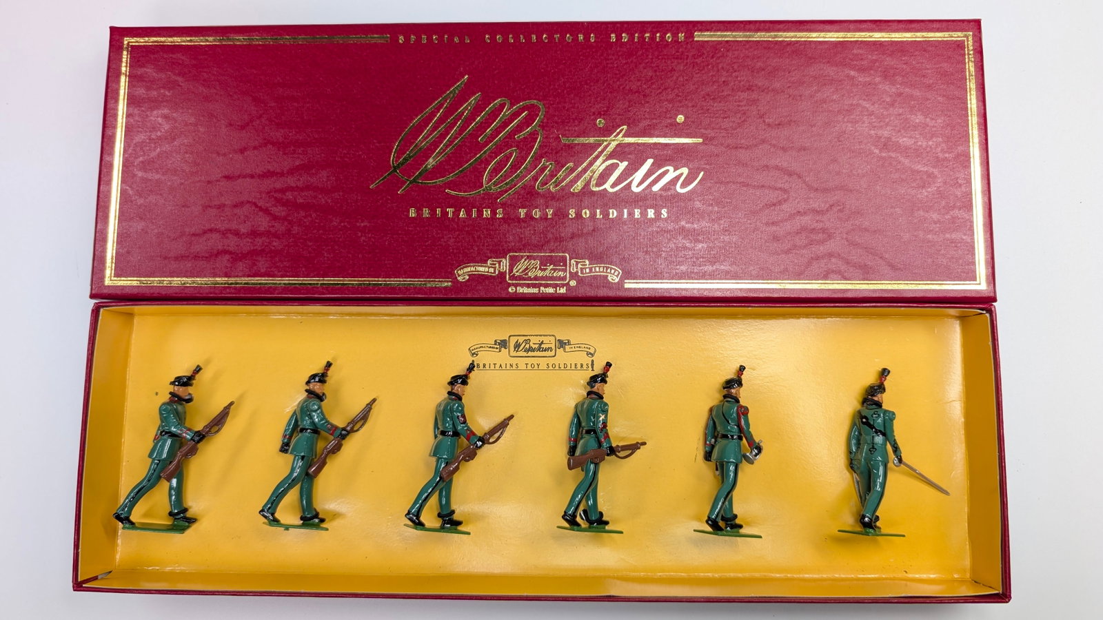 BRITAIN 00128 KING'S ROYAL RIFLE CORPS: SET REMAINS IN VERY GOOD CONDITION WITH BOX.