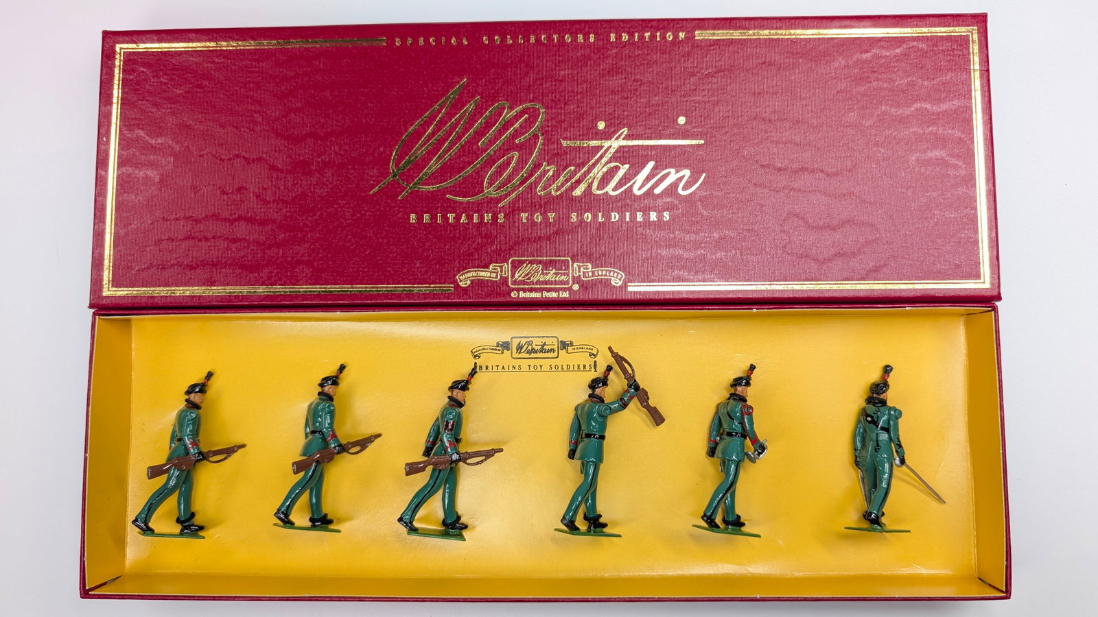 BRITAIN 00128 KING'S ROYAL RIFLE CORPS: SET REMAINS IN VERY GOOD CONDITION WITH BOX.