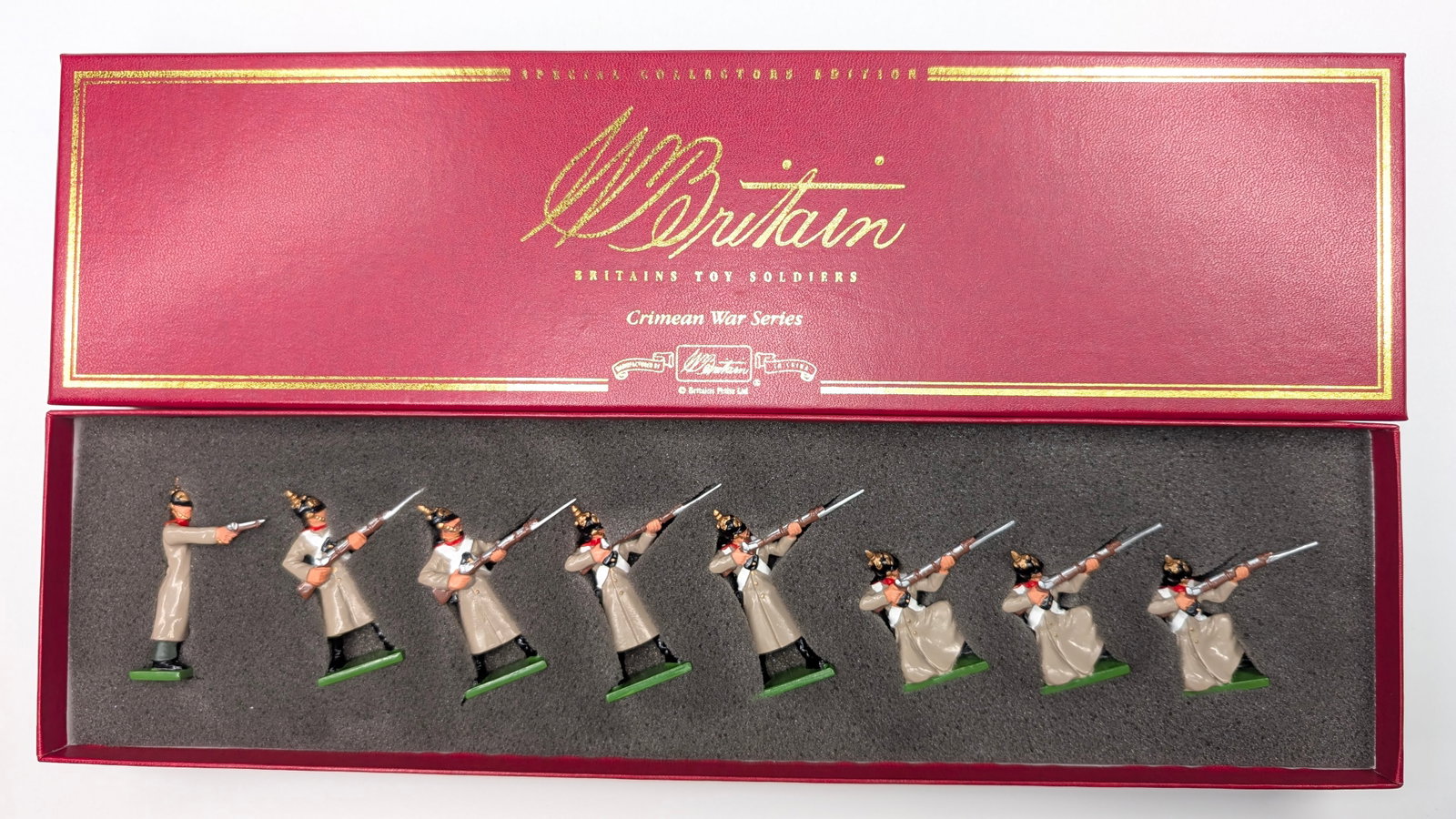 BRITAIN 00168 RUSSIAN INFANTRY: SET REMAINS IN VERY GOOD CONDITION WITH BOX.