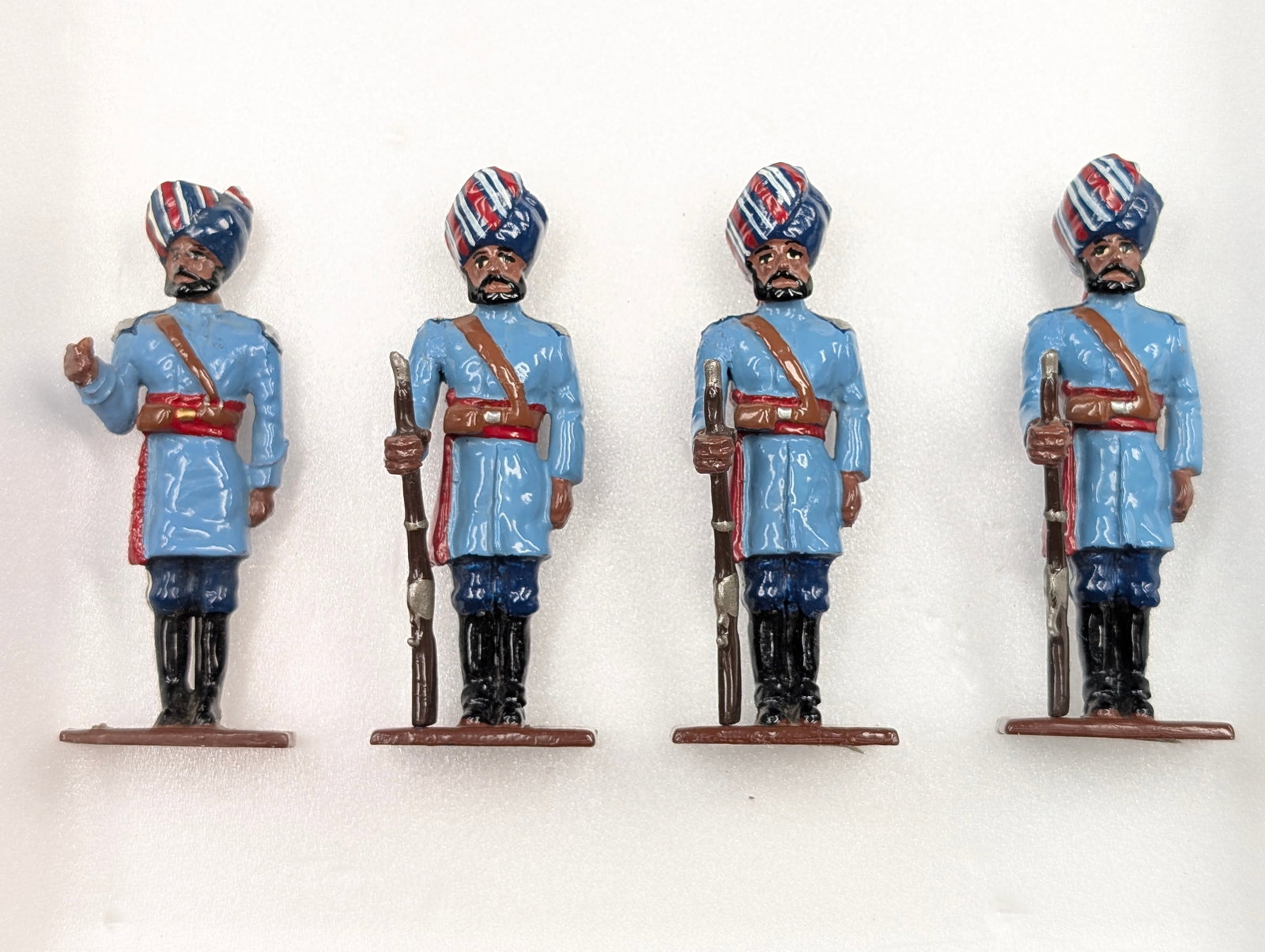 SET OF HAND PAINTED LEAD SOLDIERS: ALL REMAIN IN GOOD CONDITION, SHOWING SOME TYPICAL PAINT WEAR.