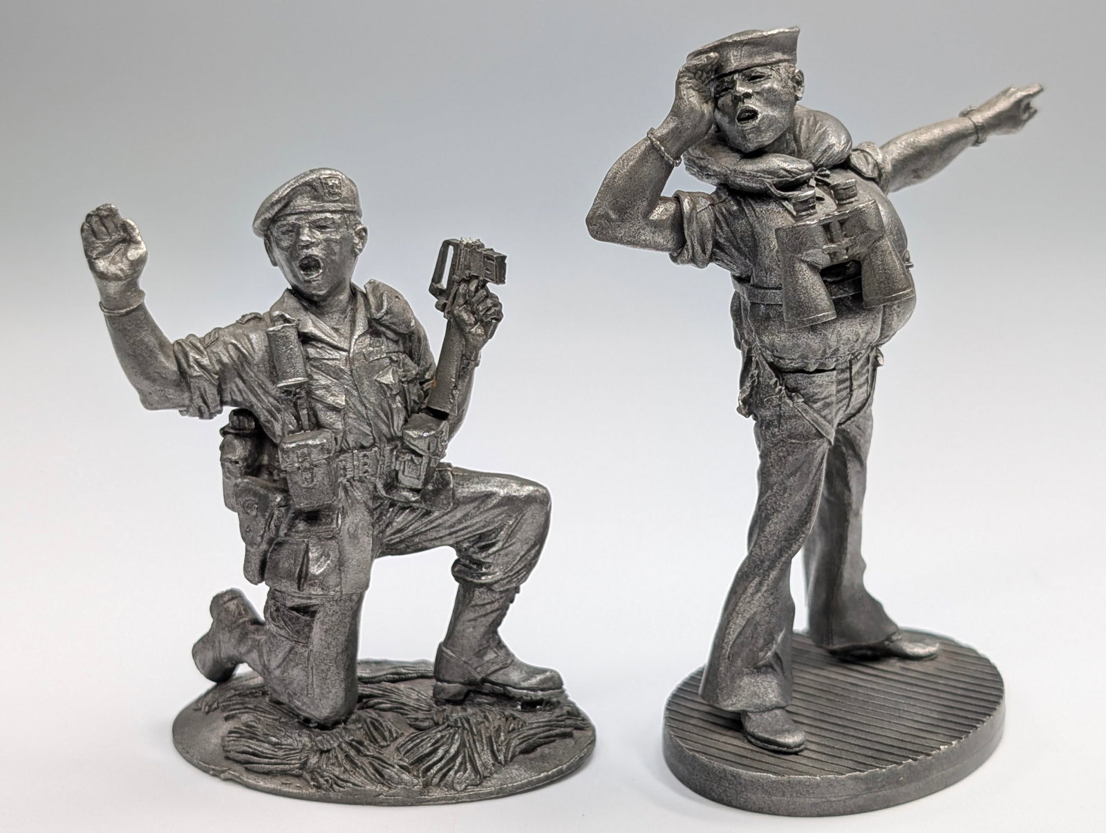 PAIR OF KIRK PEWTER US MILITARY SOLDIERS: BOTH REMAIN IN GOOD CONDITION, SHOWING SOME LIGHT TYPICAL WEAR. ONE SOLDIER LOOSE AT BASE.