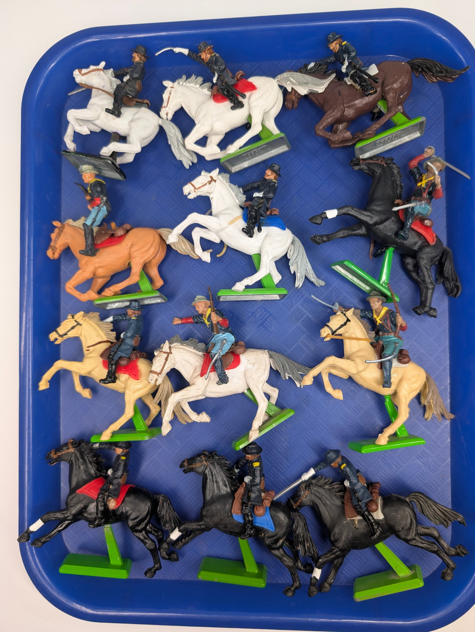 VARIOUS BRITAIN DEETAIL MOUNTED CIVIL WAR SOLDIERS: ALL REMAIN IN VERY GOOD CONDITION, SHOWING SOME TYPICAL WEAR.