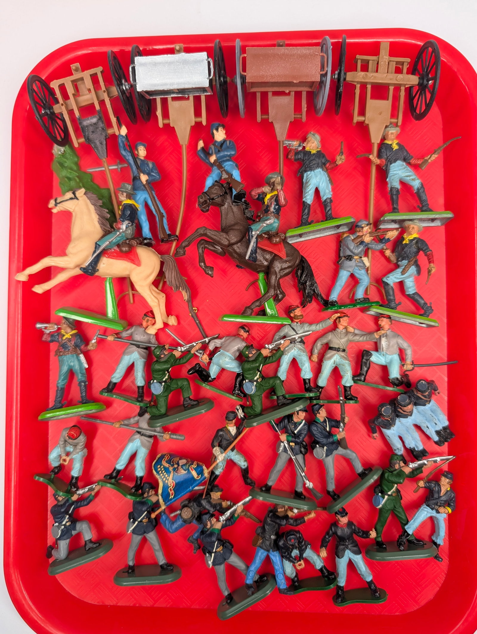 ASSORTMENT OF BRITAIN DEETAIL CIVIL WAR SOLDIERS: ALL REMAIN IN FAIR TO GOOD CONDITION, SHOWING SOME TYPICAL WEAR.