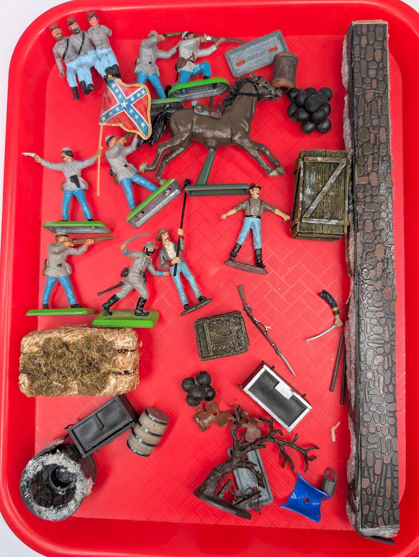 ASSORTMENT OF BRITAIN DEETAIL CIVIL WAR SOLDIERS: ALL REMAIN IN FAIR TO GOOD CONDITION, SHOWING SOME TYPICAL WEAR.