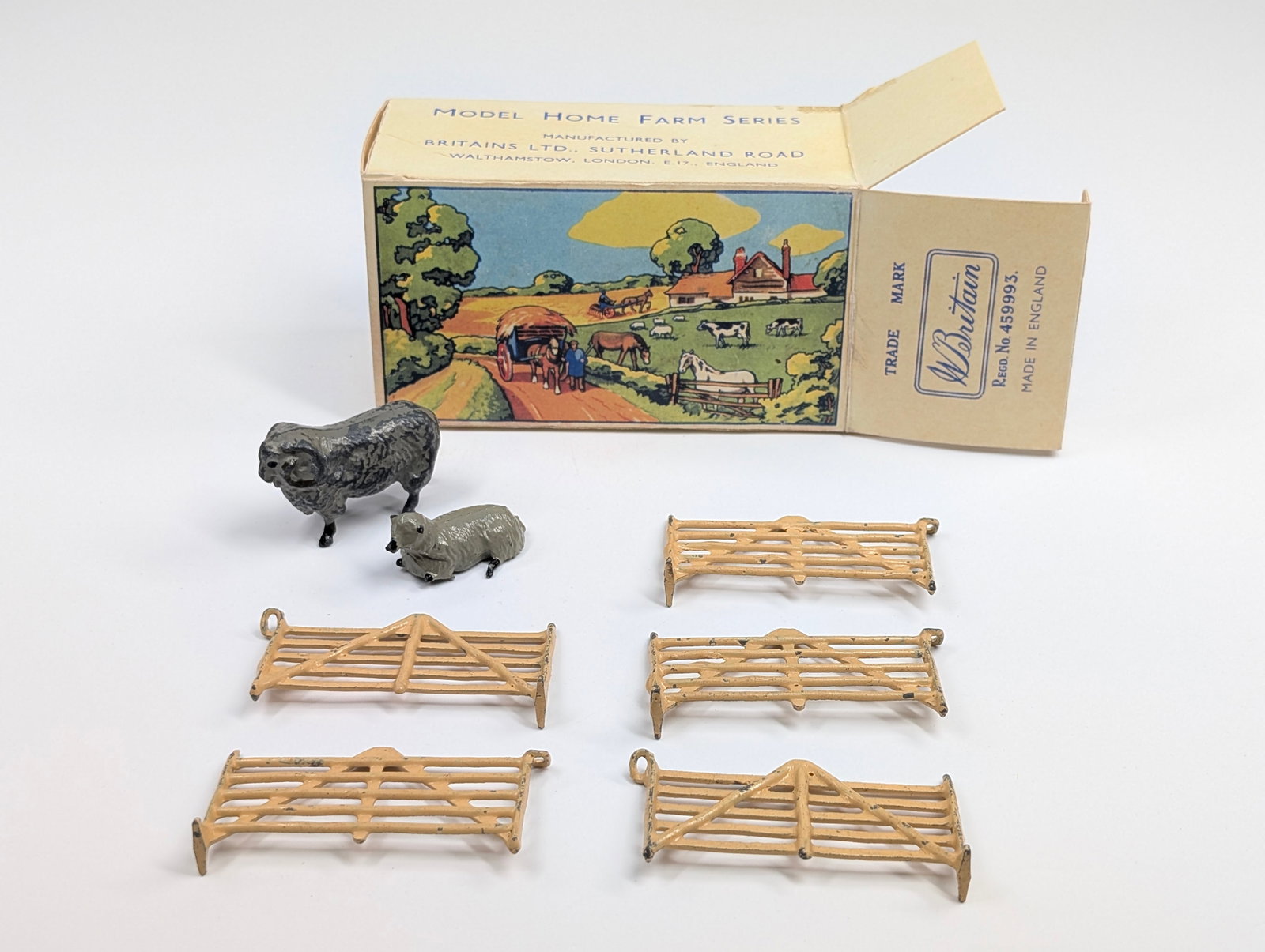 VINTAGE BRITAINS FARM 20F FARMER'S GIG W/ BOX: SET REMAINS IN GOOD CONDITION WITH BOX. BOX REMAINS NICE.