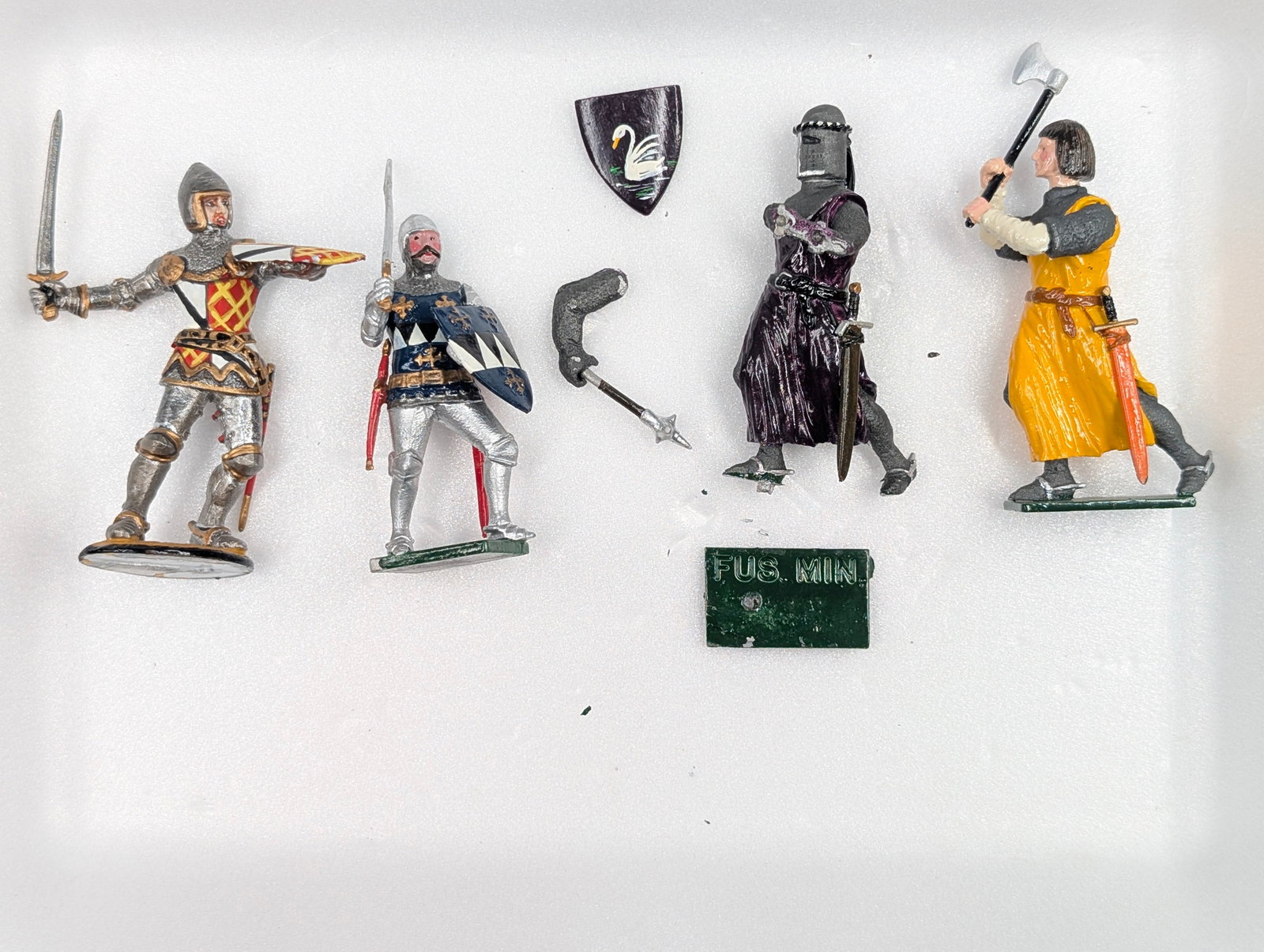 VARIOUS BRAND MEDIEVAL KNIGHTS: ALL REMAIN IN GOOD CONDITION, HOWEVER ONE DAMAGE.