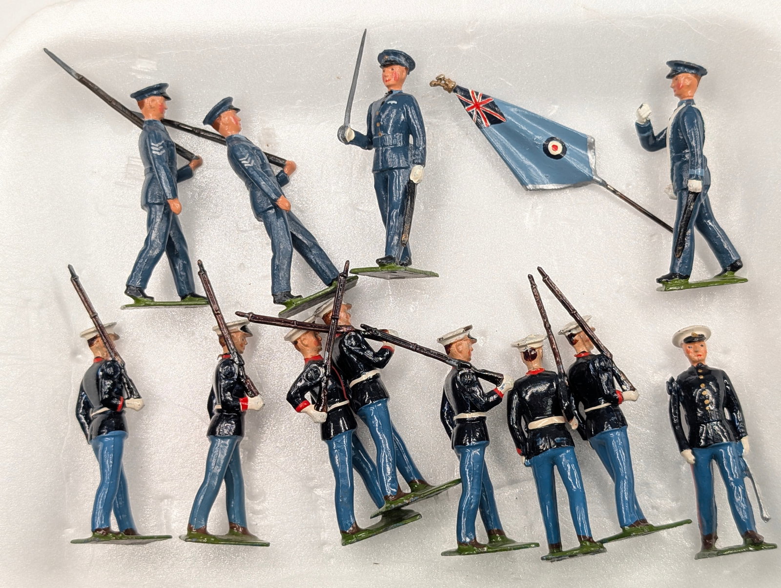 ASSORTED LOT OF VARIOUS HAND PAINTED LEAD SOLDIERS: ALL REMAIN IN FAIR TO GOOD CONDITION, SHOWING SOME TYPICAL WEAR.