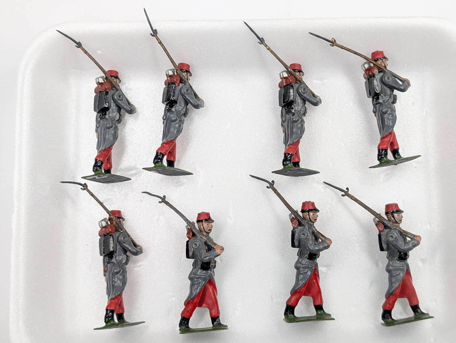 ASSORTED LOT OF VARIOUS HAND PAINTED LEAD SOLDIERS: ALL REMAIN IN FAIR TO GOOD CONDITION, SHOWING SOME TYPICAL WEAR.