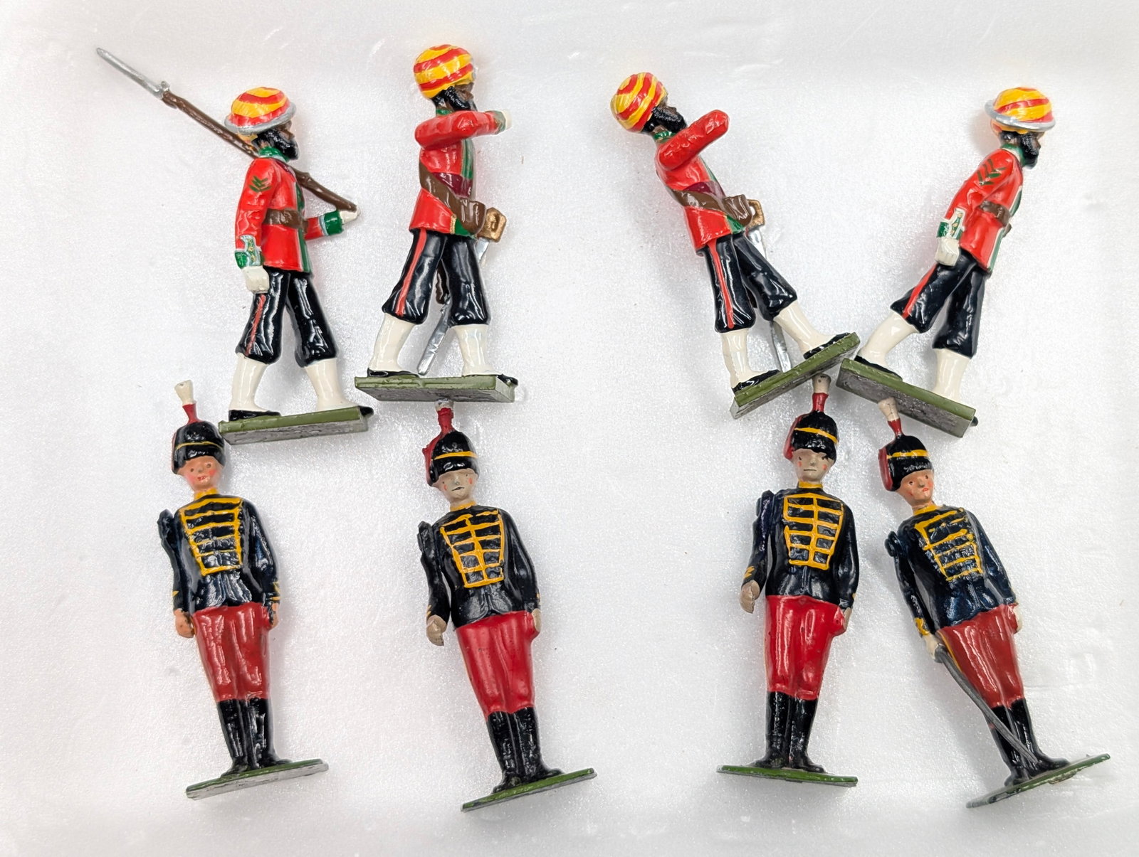 ASSORTED LOT OF VARIOUS HAND PAINTED LEAD SOLDIERS: ALL REMAIN IN FAIR TO GOOD CONDITION, SHOWING SOME TYPICAL WEAR.