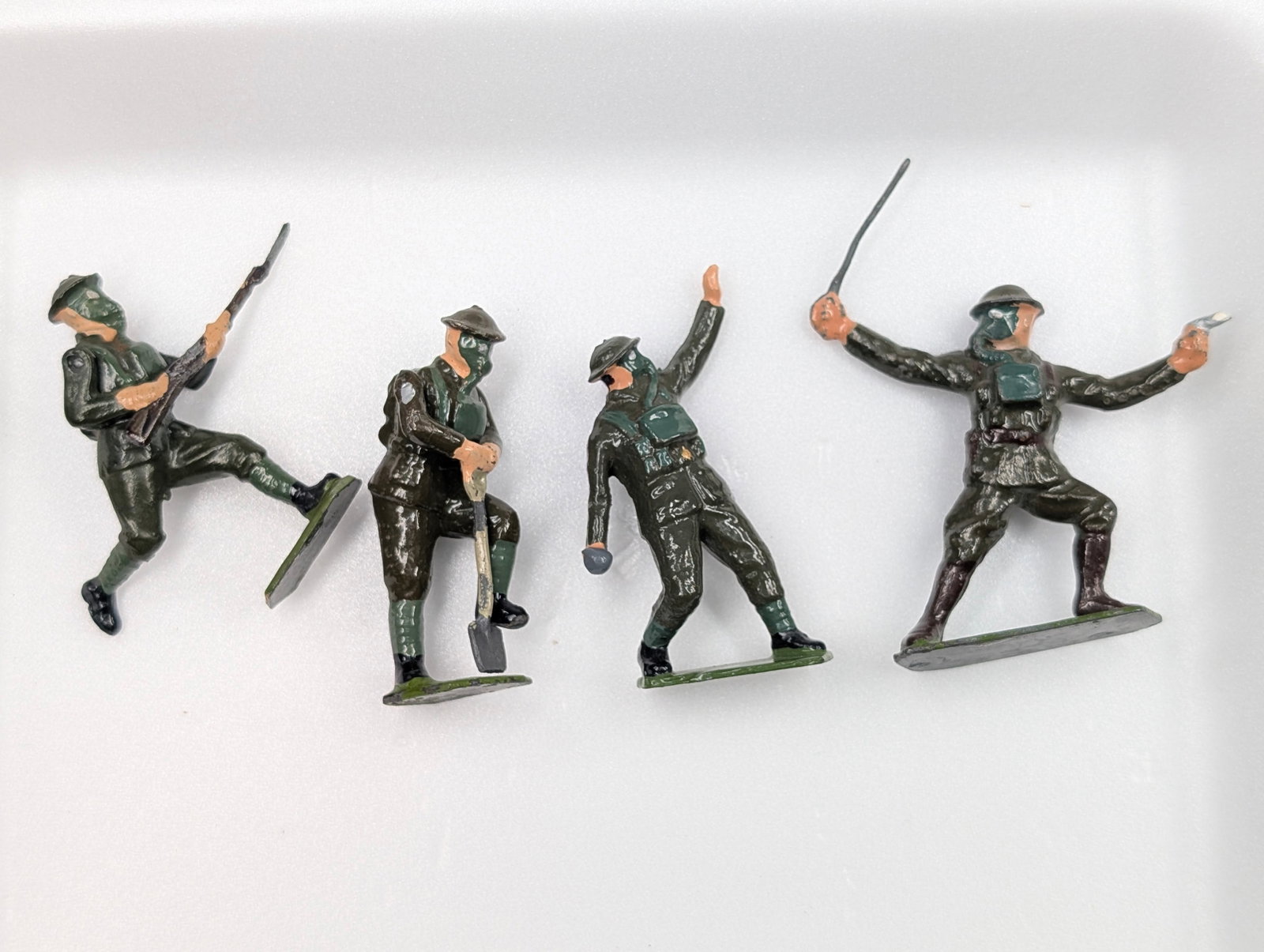 ASSORTED LOT OF VARIOUS HAND PAINTED LEAD SOLDIERS: ALL REMAIN IN FAIR TO GOOD CONDITION, SHOWING SOME TYPICAL WEAR.