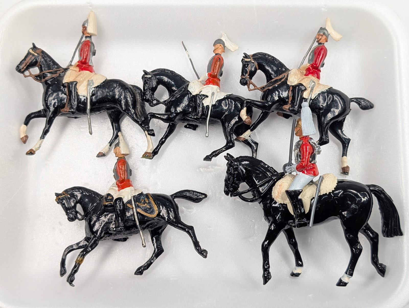 ASSORTED LOT OF VARIOUS HAND PAINTED LEAD SOLDIERS: ALL REMAIN IN FAIR TO GOOD CONDITION, SHOWING SOME TYPICAL WEAR.
