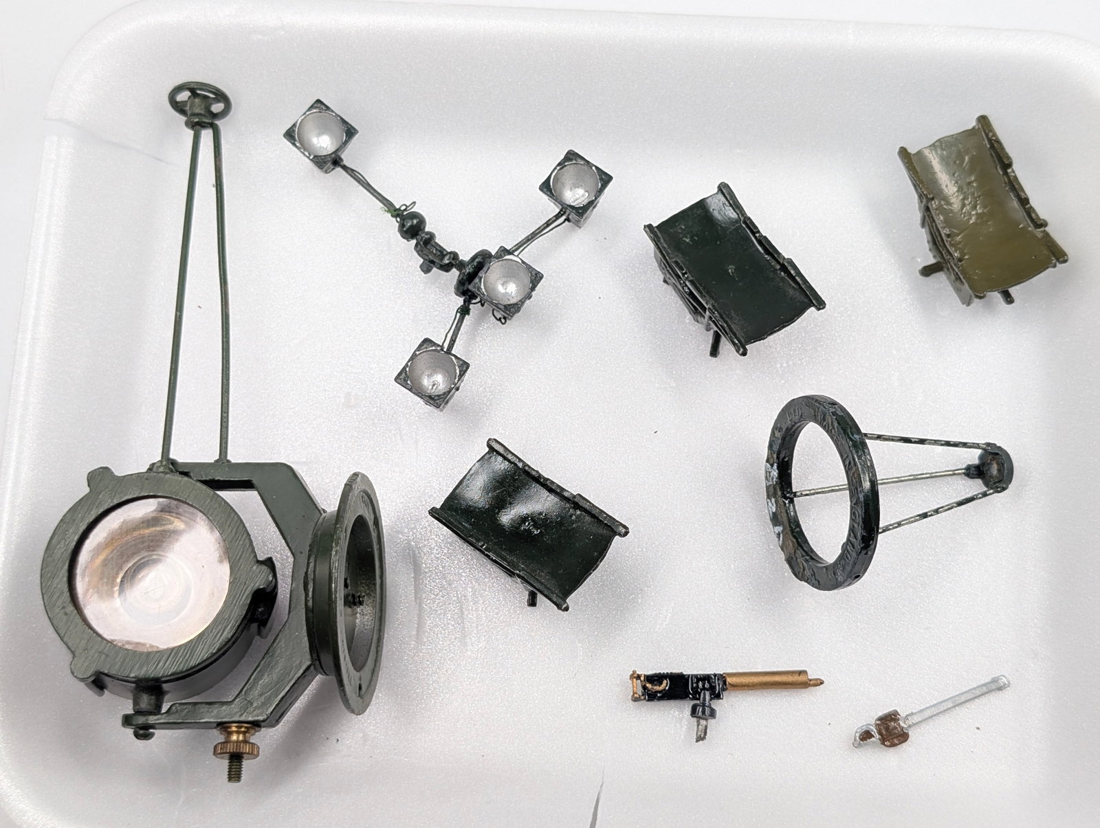 VARIOUS VINTAGE BRITAIN MILITARY ACCESSORIES: ALL REMAIN IN FAIR TO GOOD CONDITION, SHOWING TYPICAL WEAR.