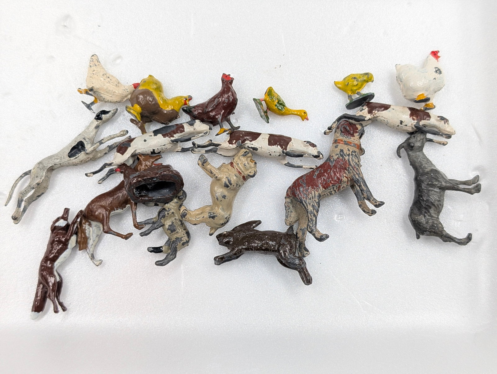 VARIOUS VINTAGE HAND PAINTED LEAD ANIMALS (1 of 4)