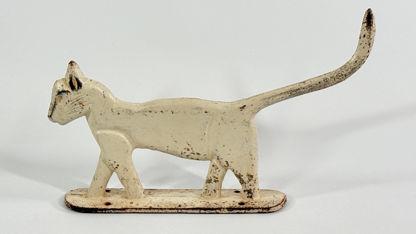 ART DECO CAST IRON CAT DOORSTOP BOOT SCRAP: REMAINS IN FAIR TO GOOD CONDITION, SHOWING TYPICAL USAGE / PAINT WEAR.