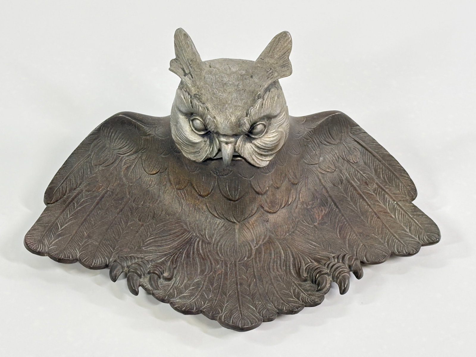 ANTIQUE BRONZE SPREADING WING OWL INKWELL: REMAINS IN GOOD CONDITION, SHOWING SOME TYPICAL WEAR. HEAD AND BODY WORN TWO DIFFERENT SHADES.