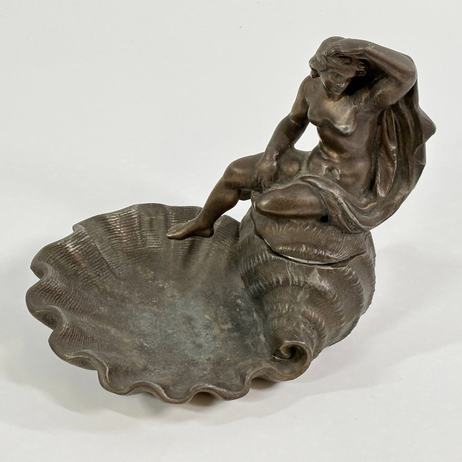 ANTIQUE BRONZE NAUTILUS NUDE SHELL INKWELL: REMAINS IN GOOD CONDITION, SHOWING SOME TYPICAL WEAR THROUGHOUT.
