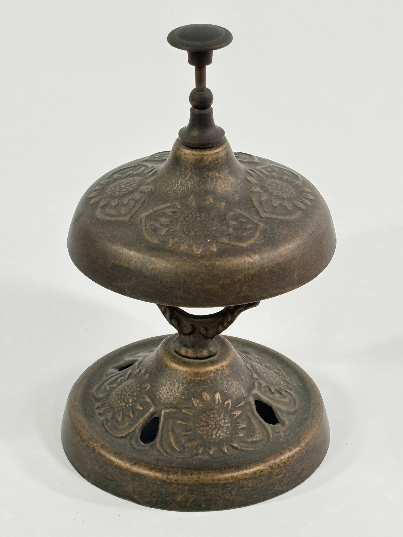 ANTIQUE VICTORIAN ERA BRASS HOTEL BELL: REMAINS IN GOOD CONDITION, SHOWING TYPICAL USAGE WEAR THROUGHOUT.