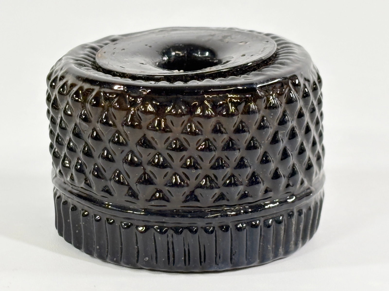 EARLY HANDMADE OLIVE GLASS INKWELL: REMAINS IN FAIR TO GOOD CONDITION, SHOWING TYPICAL WEAR. NO CHIPS OR CRACKS.