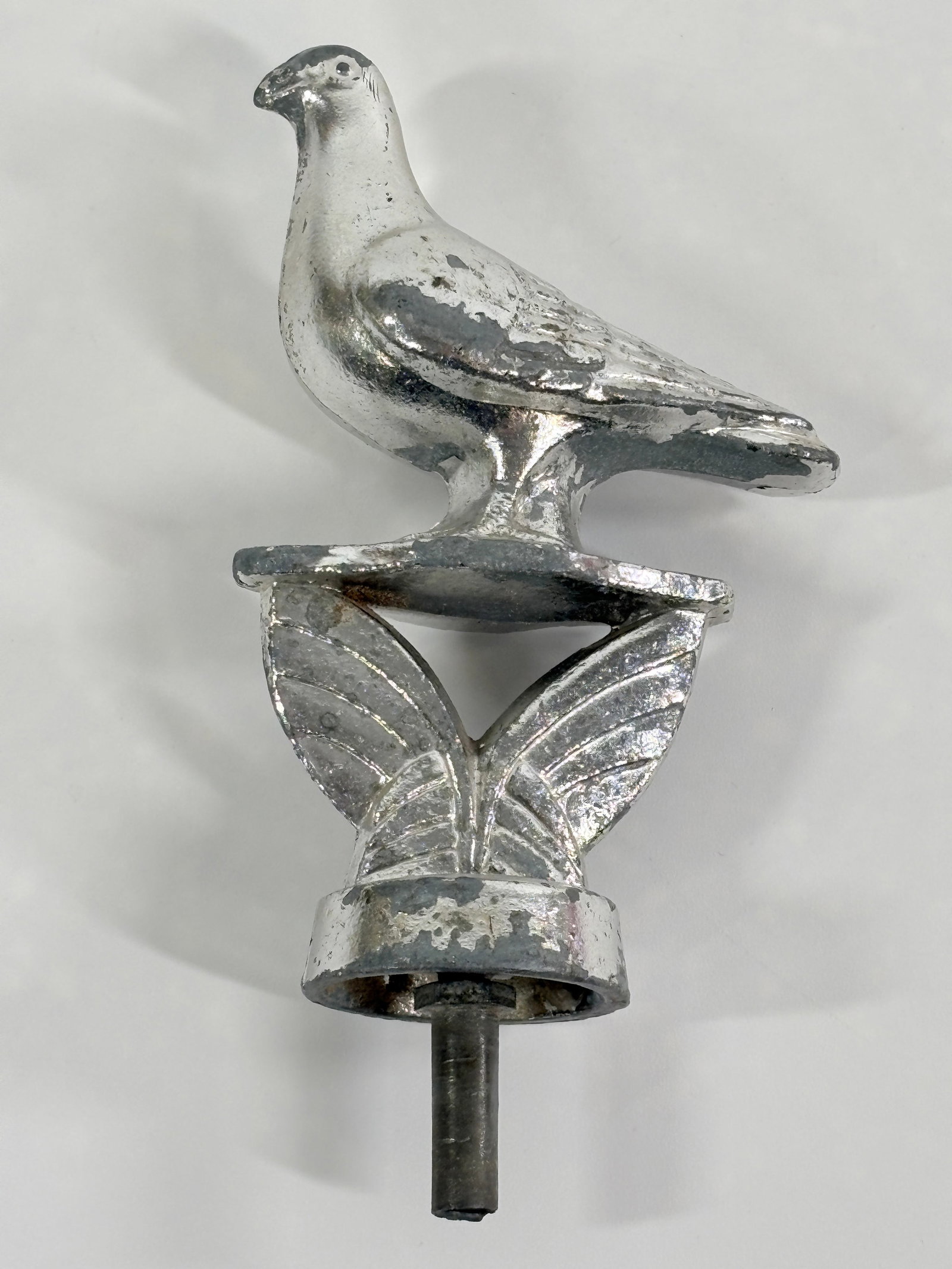 VINTAGE PIGEON BIRD METAL TOPPER: REMAINS IN FAIR TO GOOD CONDITION, SHOWING CHROME PLATE LOSS.