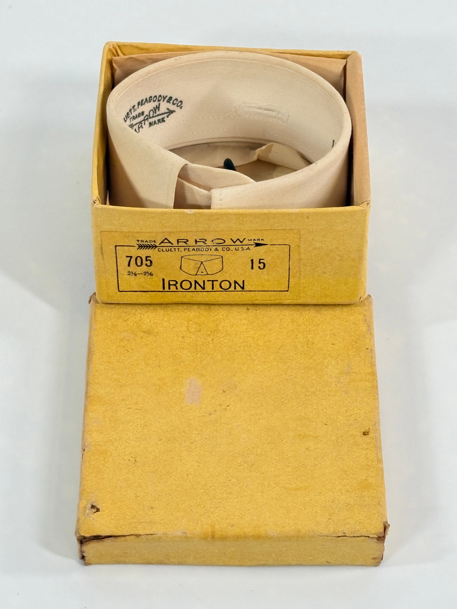 ANTIQUE MINIATURE ARROW IRONTON SAMPLE COLLAR W/ BOX (1 of 4)