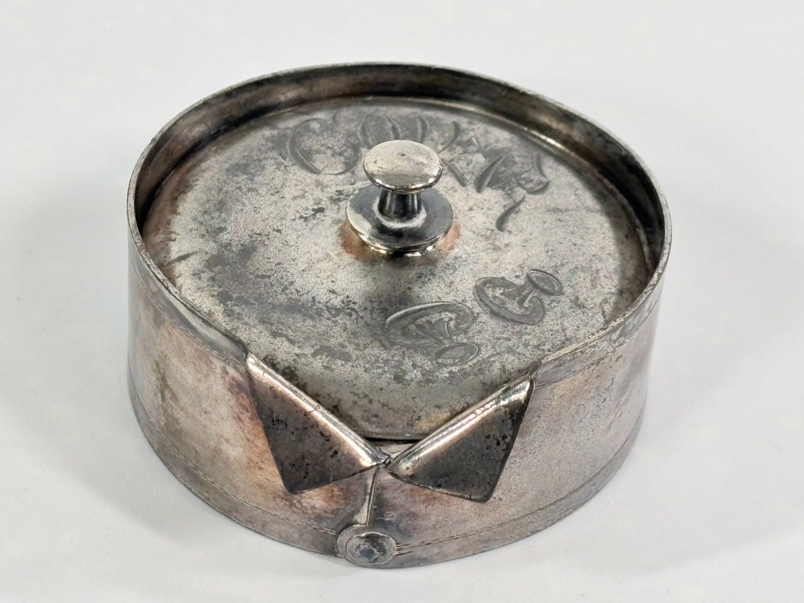 ANTIQUE SILVERPLATE COLLAR SHAPED BUTTON BOX: REMAINS IN FAIR TO GOOD CONDITION, SHOWING SOME TYPICAL WEAR.