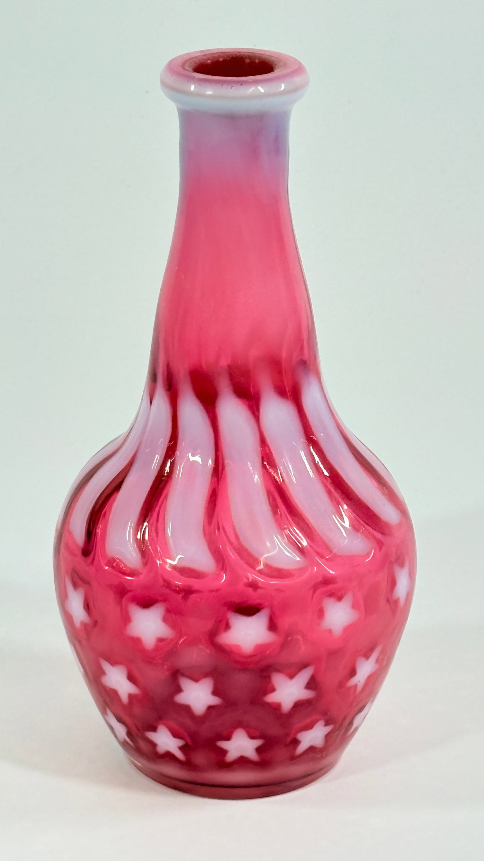 VICTORIAN CRANBERRY OPALESCENT STARS & STRIPES BARBERS BOTTLE: REMAINS IN VERY GOOD CONDITION, NO CHIPS OR CRACKS.