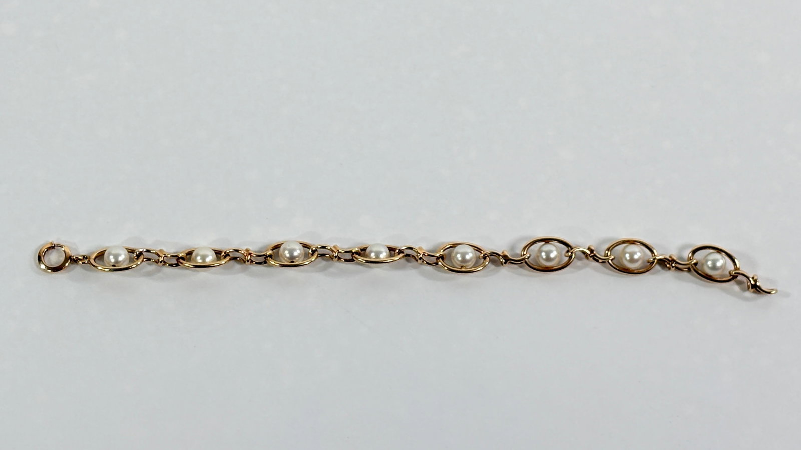 STERLING SILVER & PEARL NECKLACE: REMAINS IN GOOD CONDITION.
