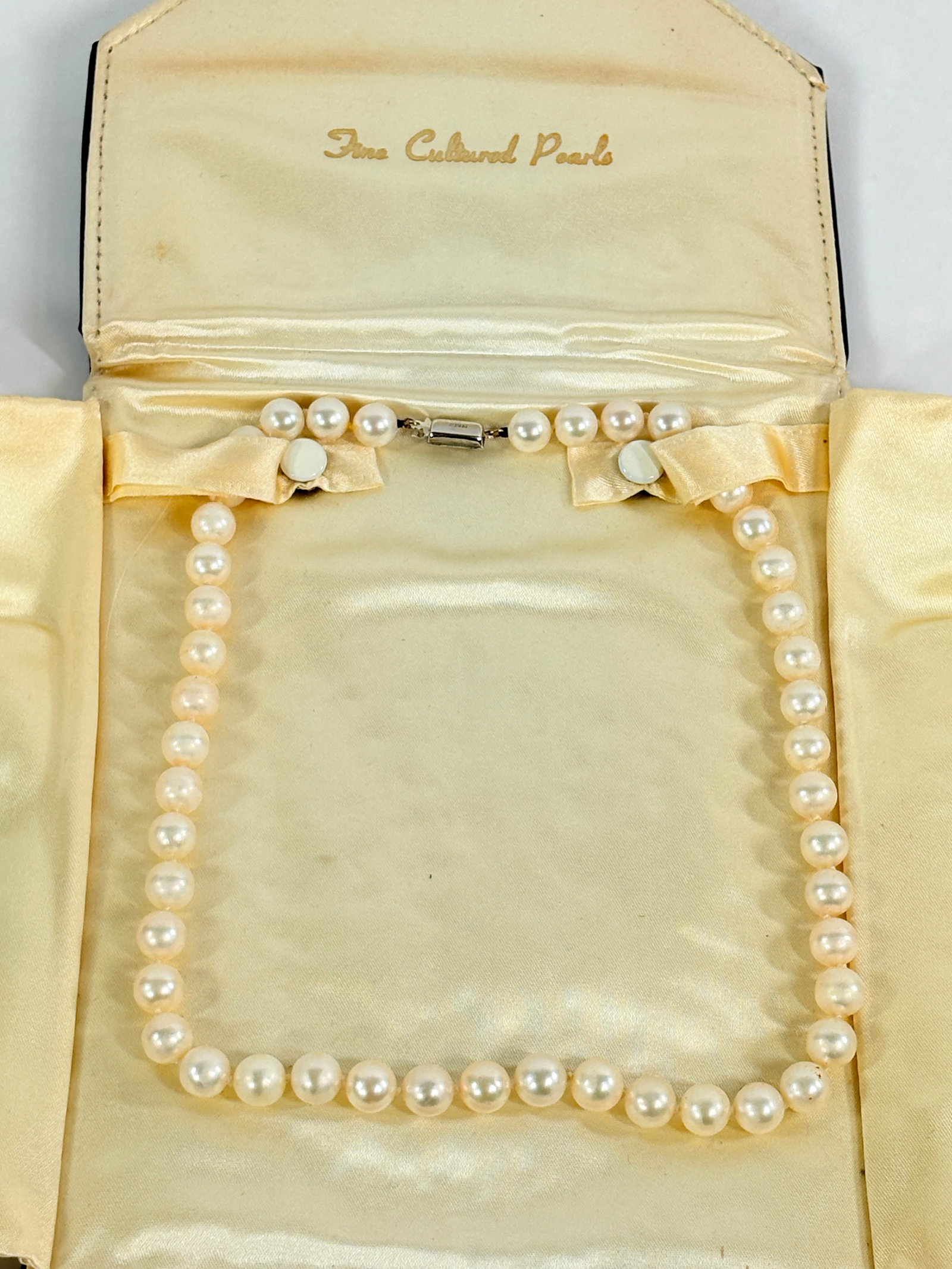 14K GOLD CLASP CULTURED PEARL NECKLACE: REMAINS IN VERY GOOD CONDITION.