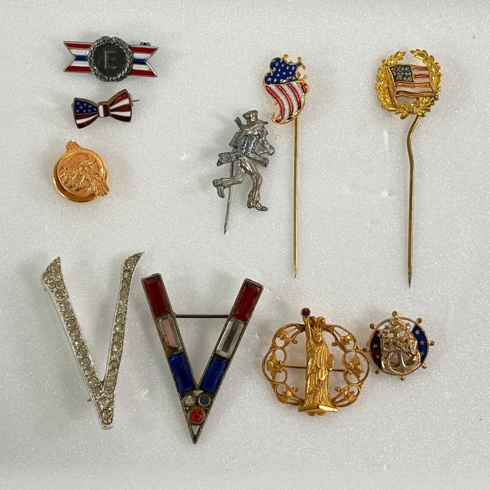 VARIOUS US MILITARY PATRIOTIC FLAG PINS: ALL REMAIN IN GOOD CONDITION, SHOWING SOME TYPICAL WEAR.