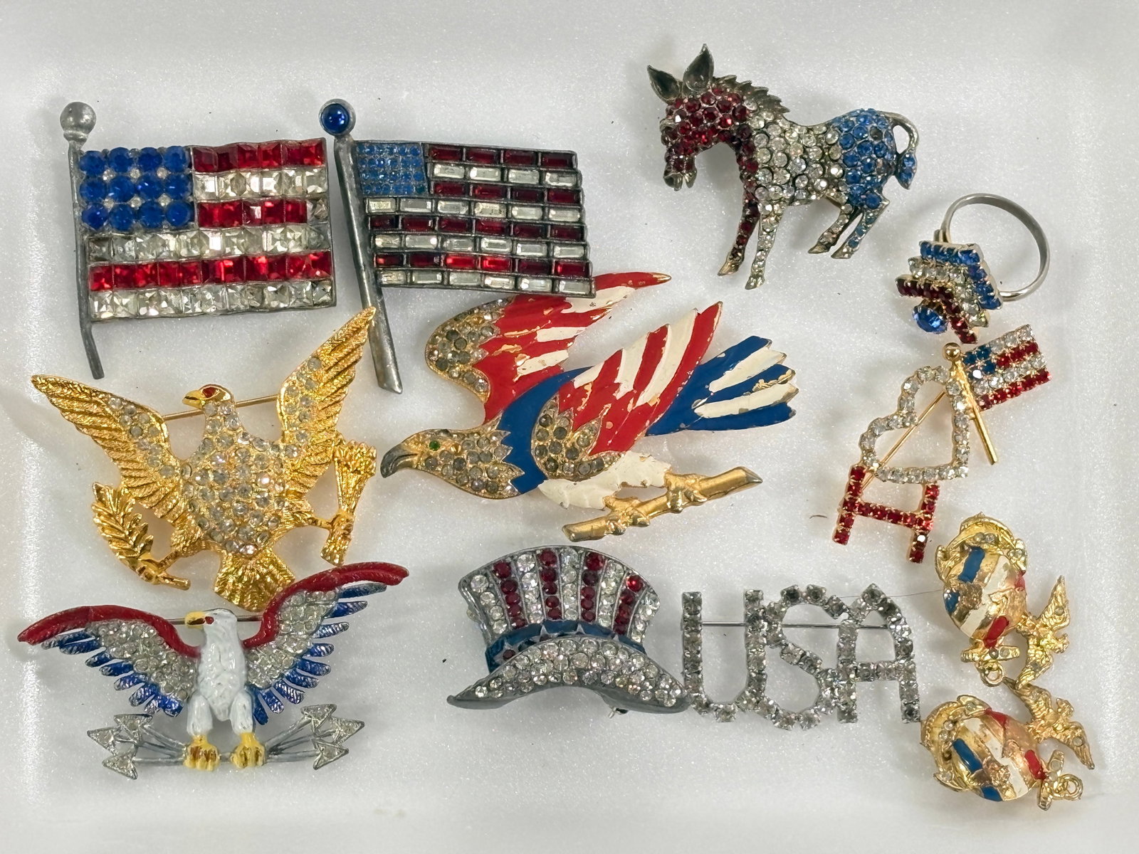 VARIOUS US MILITARY PATRIOTIC FLAG PINS: ALL REMAIN IN GOOD CONDITION, SHOWING SOME TYPICAL WEAR.