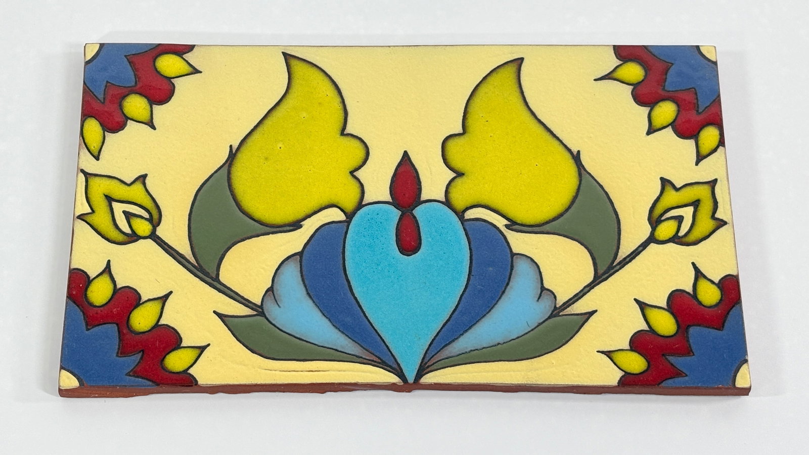 VINTAGE PAINTED REDWARE TILE: REMAINS IN VERY GOOD CONDITION. NO CHIPS OR CRACKS.