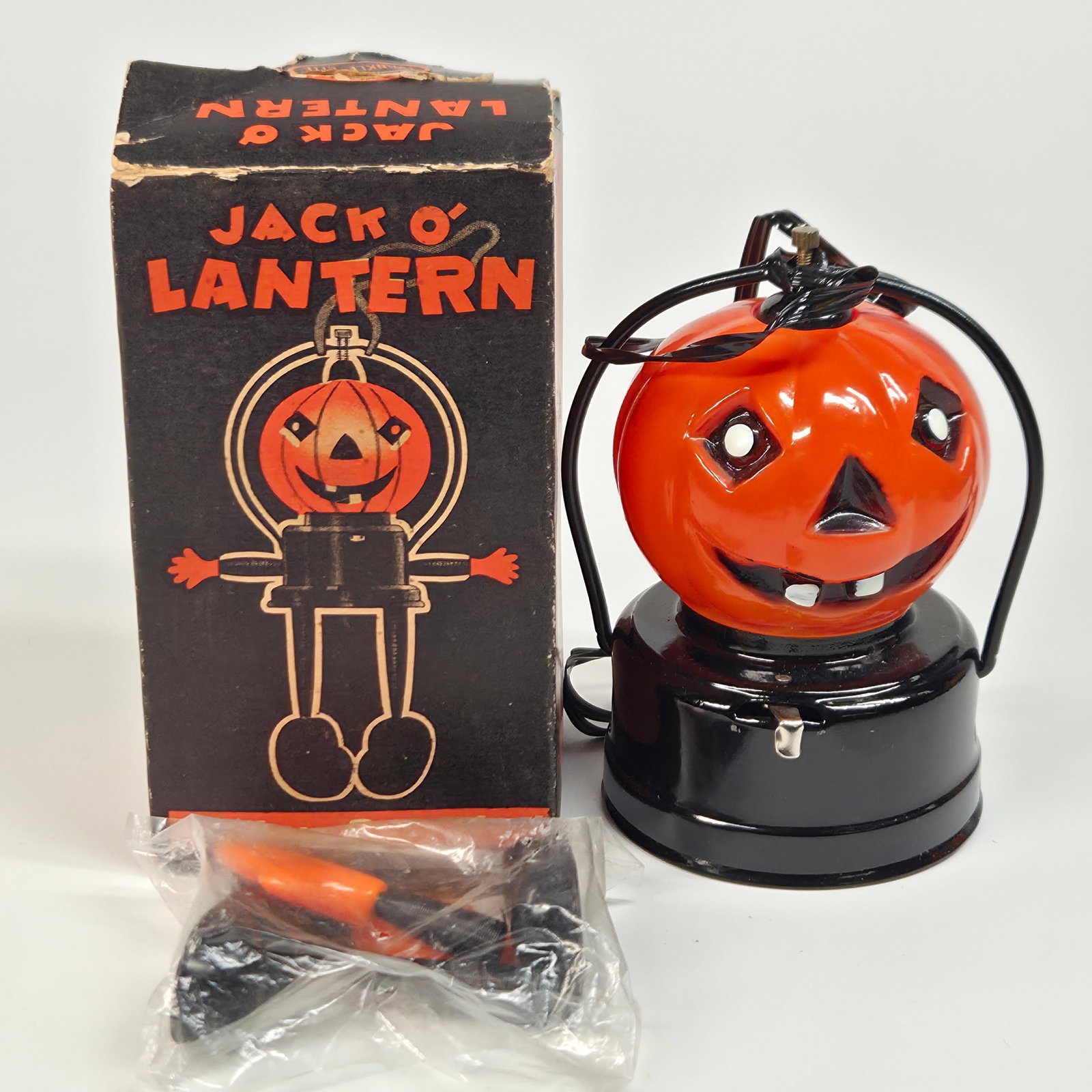 VINTAGE BATTERY OP JACK O' LANTERN W/ BOX UNUSED: REMAINS IN VERY GOOD CLEAN UNUSED CONDITION. LEG PARTS BAG REMAINS FACTORY SEALED. BOX REMAINS NICE, SHOWING SOME WEAR. UNTESTED.