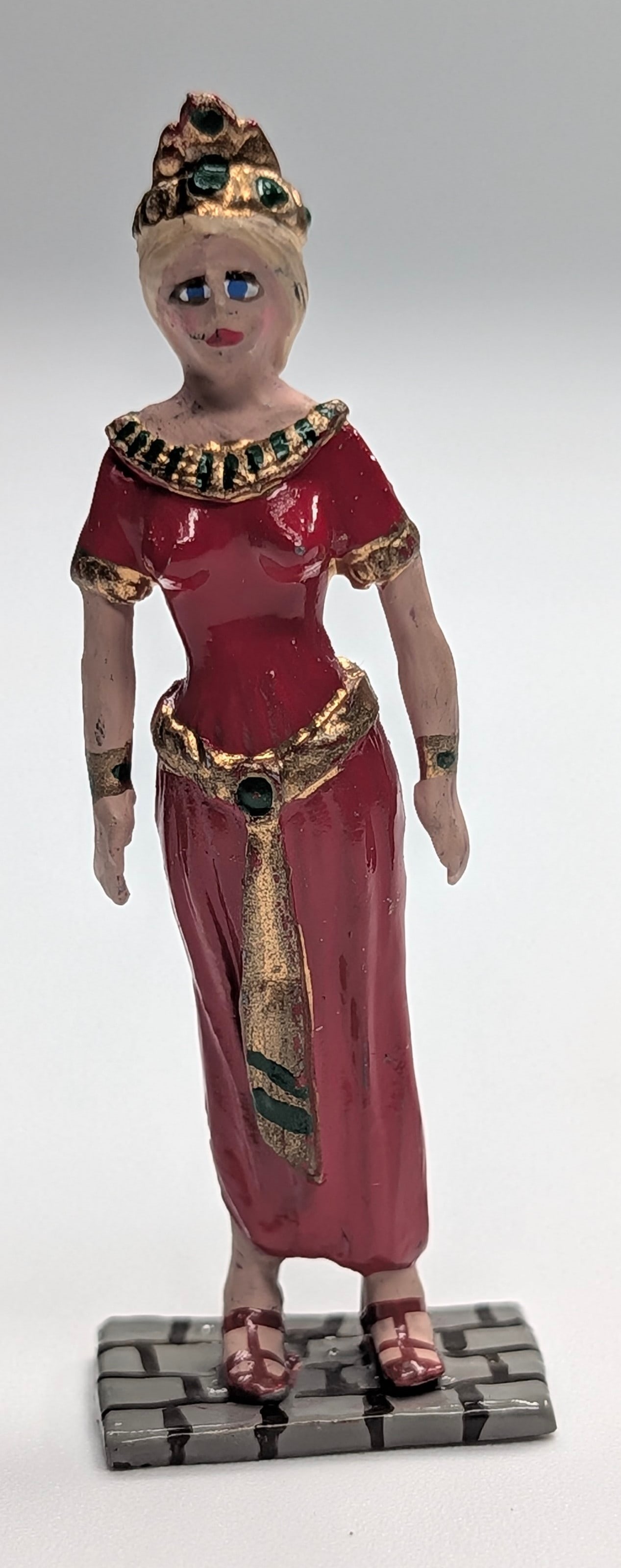 UNMARKED BOB HORNUNG STYLE HAND PAINTED LEAD MAIDEN: REMAINS IN VERY GOOD CONDITION, SHOWING LIGHT WEAR.