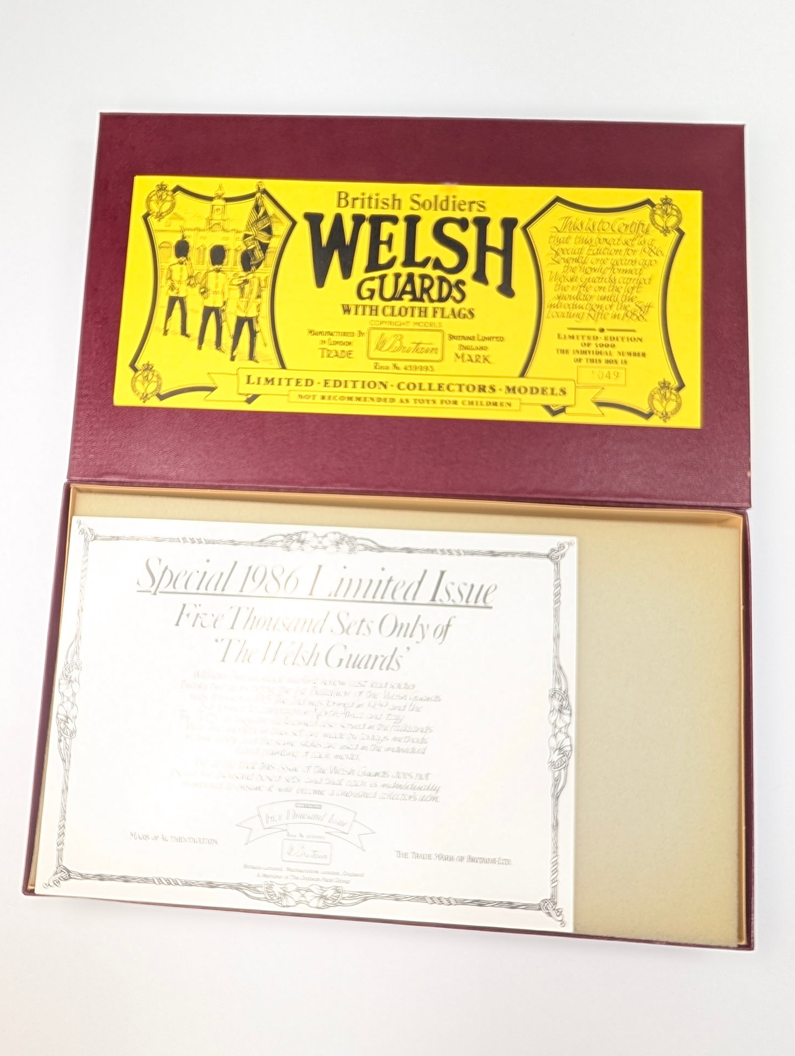BRITAIN 5186 WELSH GUARDS SET: SET REMAINS NEW IN BOX.