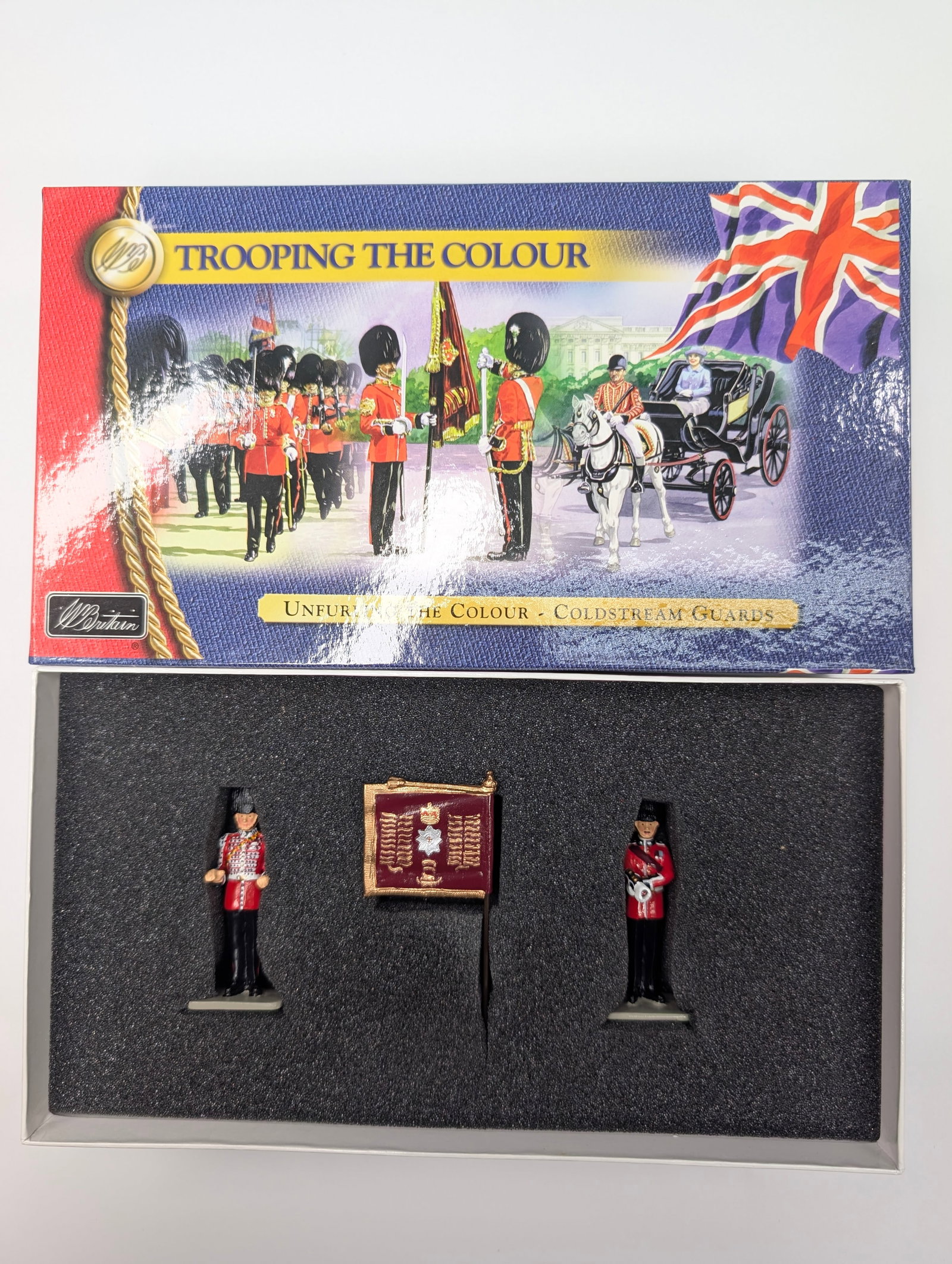 BRITAIN 40112 UNFURLING THE COLOUR COLDSTREAM GUARDS: SET REMAINS NEW IN BOX.