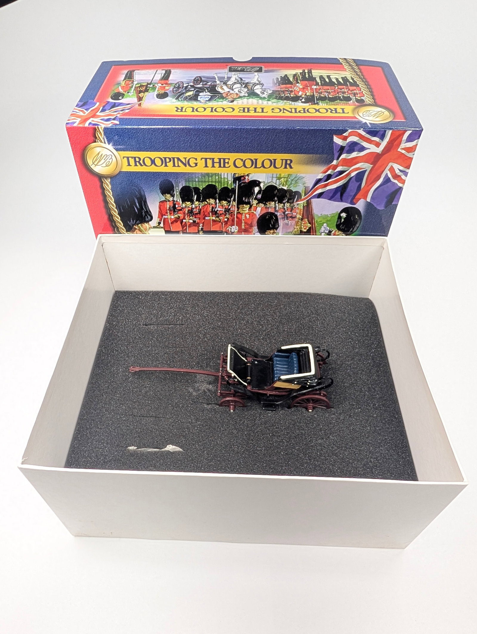 BRITAIN 40111 HER MAJESTY QUEEN IN IVORY MOUNTED PHAETON: SET REMAINS NEW IN BOX.