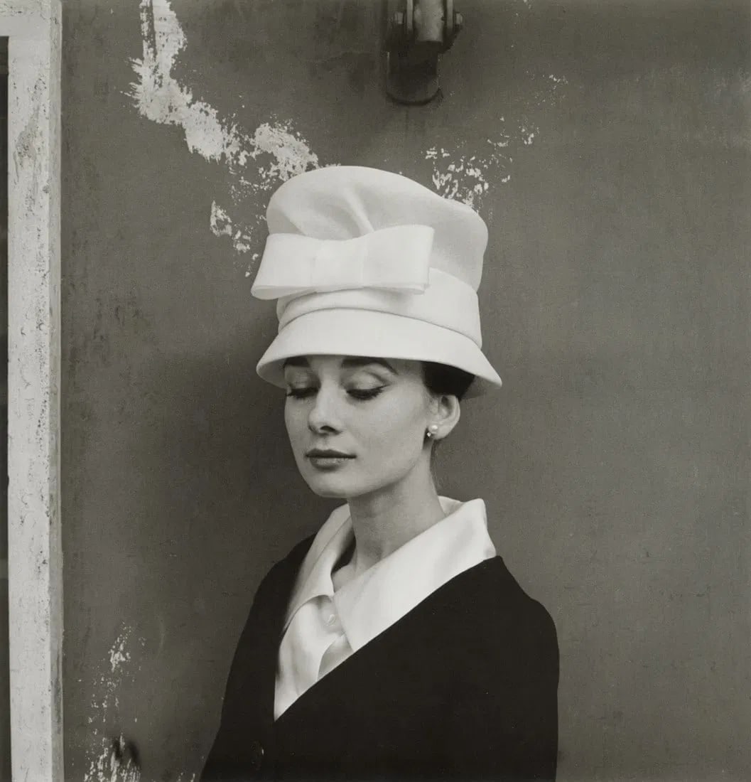 Cecil Beaton - Audrey Hepburn, Rome, 1960: Cecil Beaton - Audrey Hepburn, Rome, 1960. Photolitho. Measures: 10 x 10 1/2 inches.